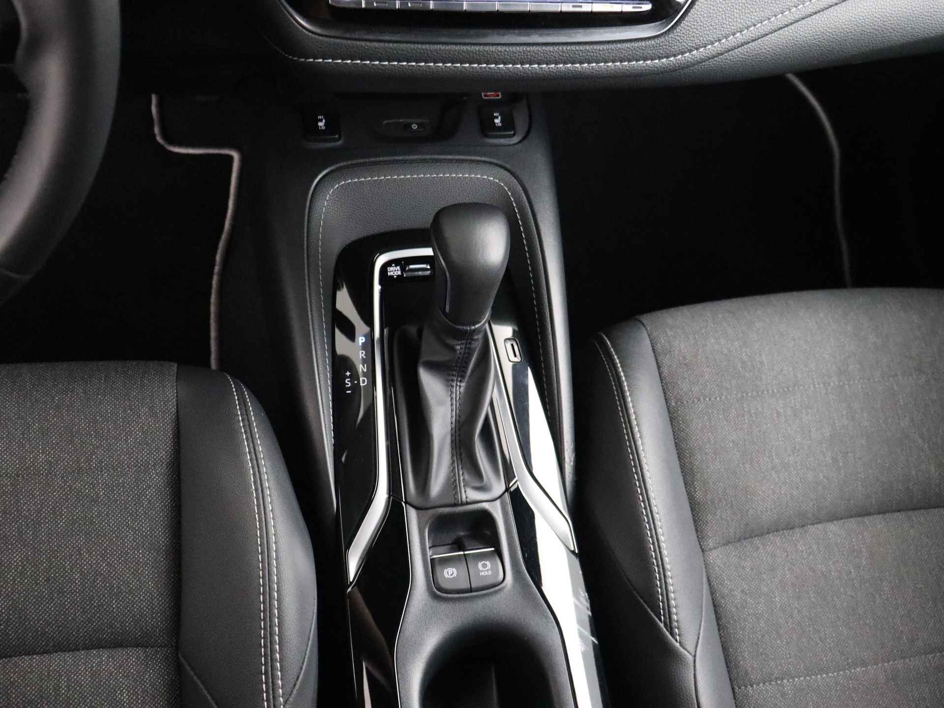 Toyota Corolla Touring Sports 2.0 Hybrid First Edition | Navigatie | Apple Carplay/Android Auto | Orgineel NL Auto | - 10/38