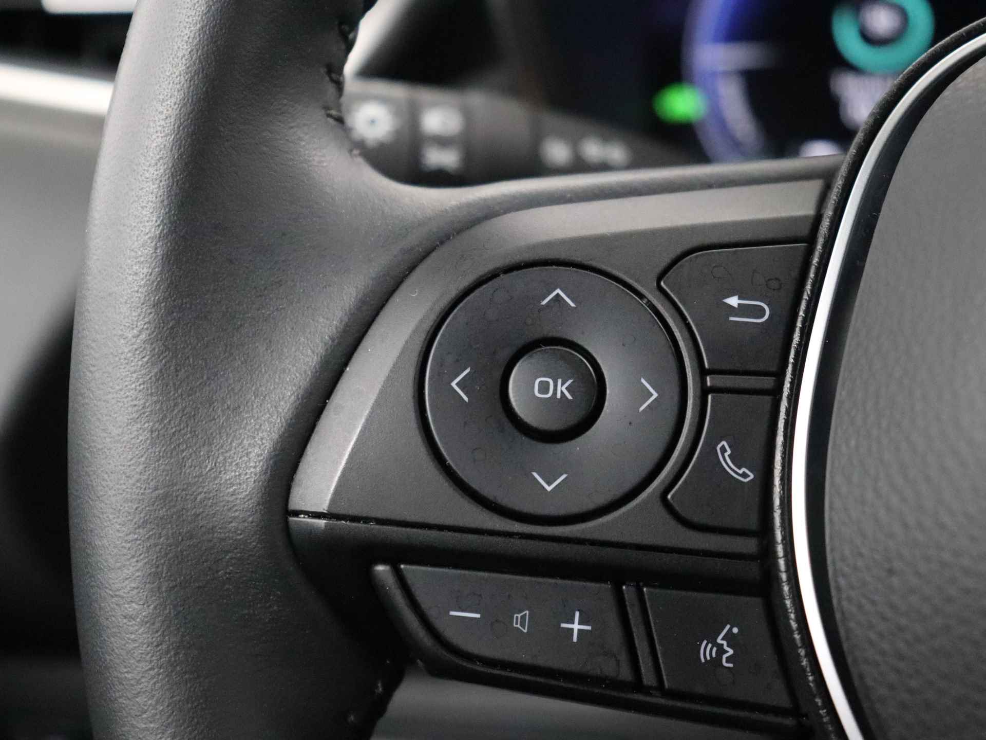 Toyota Corolla Touring Sports 2.0 Hybrid First Edition | Navigatie | Apple Carplay/Android Auto | Orgineel NL Auto | - 17/38