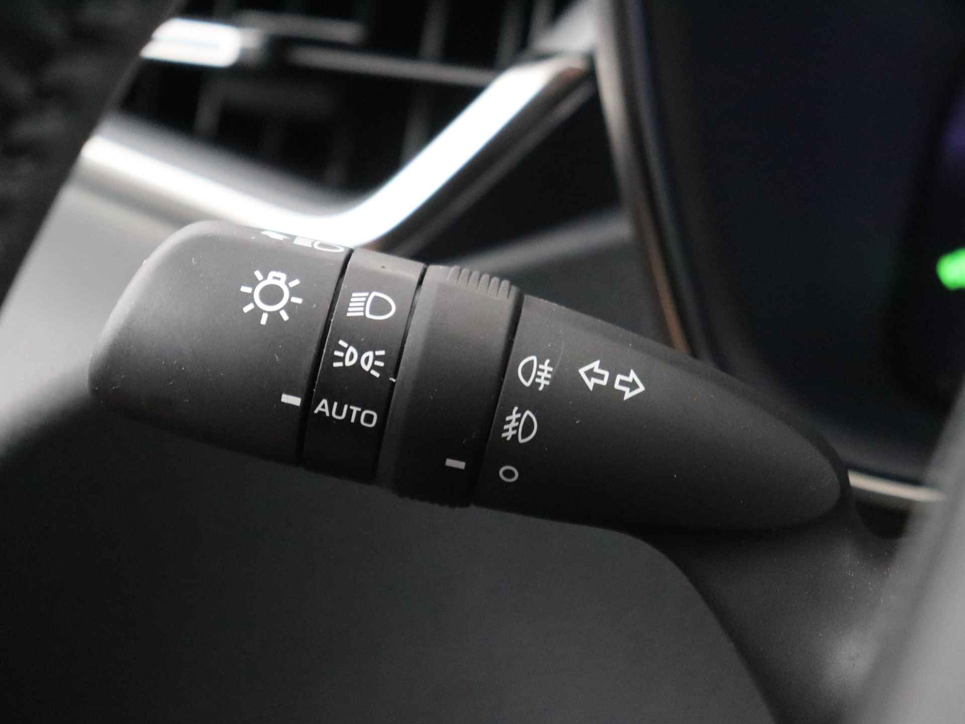 Toyota Corolla Touring Sports 2.0 Hybrid First Edition | Navigatie | Apple Carplay/Android Auto | Orgineel NL Auto | - 19/38