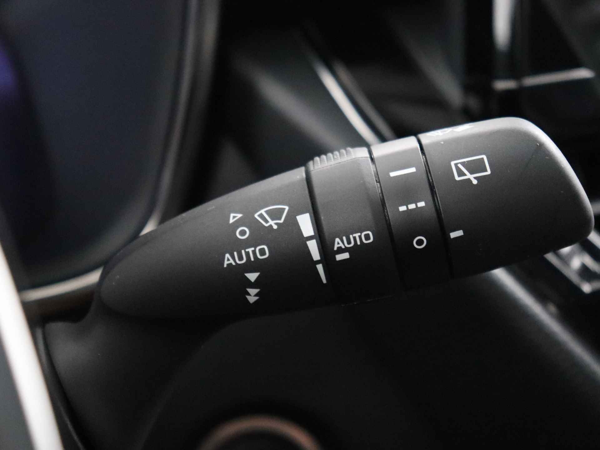 Toyota Corolla Touring Sports 2.0 Hybrid First Edition | Navigatie | Apple Carplay/Android Auto | Orgineel NL Auto | - 20/38