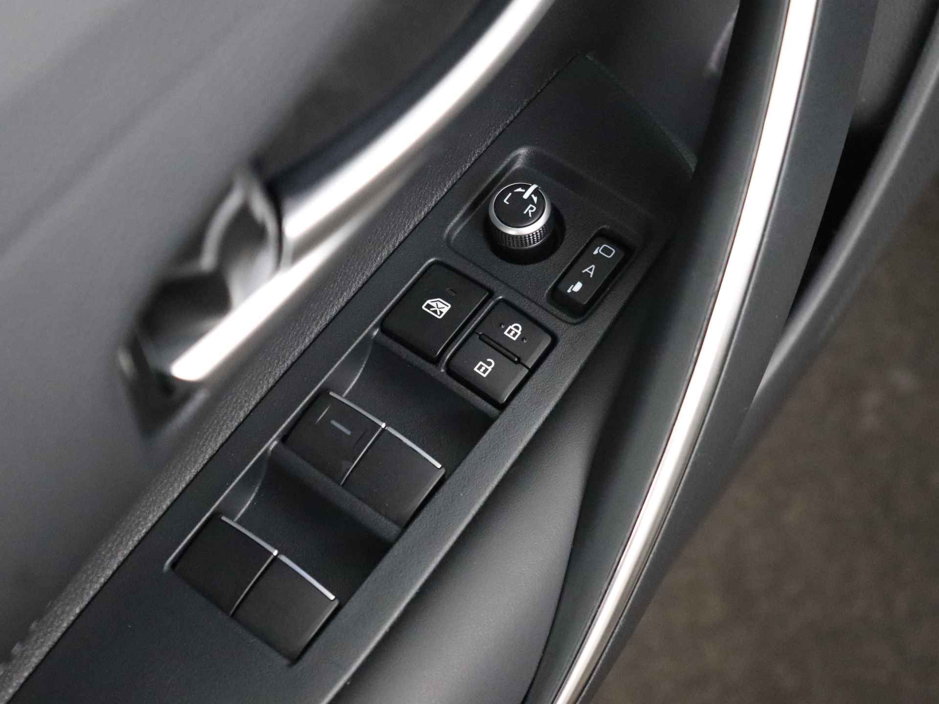 Toyota Corolla Touring Sports 2.0 Hybrid First Edition | Navigatie | Apple Carplay/Android Auto | Orgineel NL Auto | - 26/38