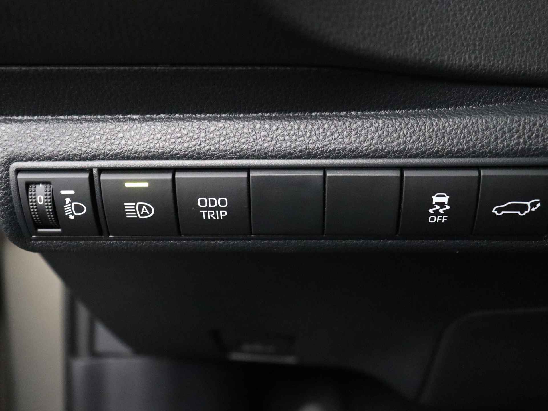 Toyota Corolla Touring Sports 2.0 Hybrid First Edition | Navigatie | Apple Carplay/Android Auto | Orgineel NL Auto | - 27/38