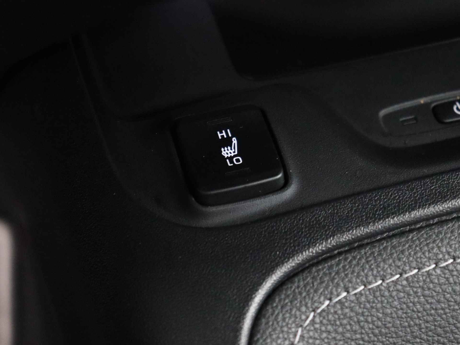 Toyota Corolla Touring Sports 2.0 Hybrid First Edition | Navigatie | Apple Carplay/Android Auto | Orgineel NL Auto | - 28/38