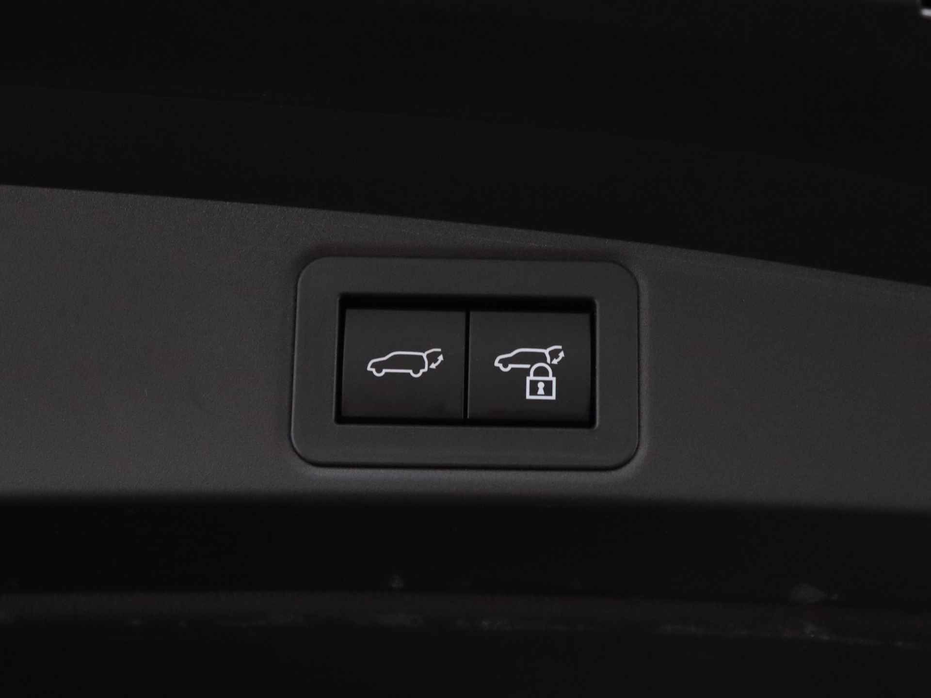 Toyota Corolla Touring Sports 2.0 Hybrid First Edition | Navigatie | Apple Carplay/Android Auto | Orgineel NL Auto | - 30/38