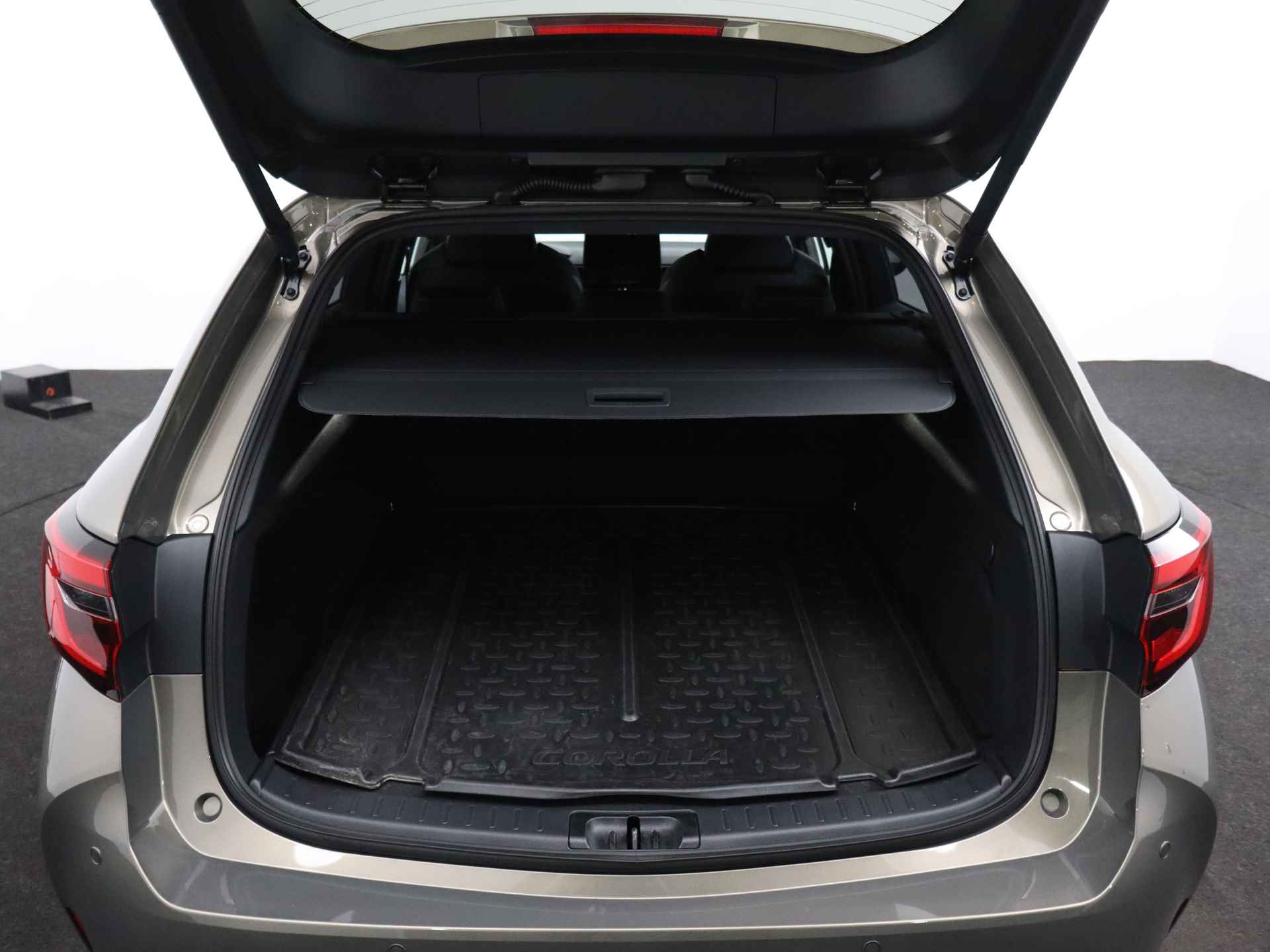 Toyota Corolla Touring Sports 2.0 Hybrid First Edition | Navigatie | Apple Carplay/Android Auto | Orgineel NL Auto | - 31/38