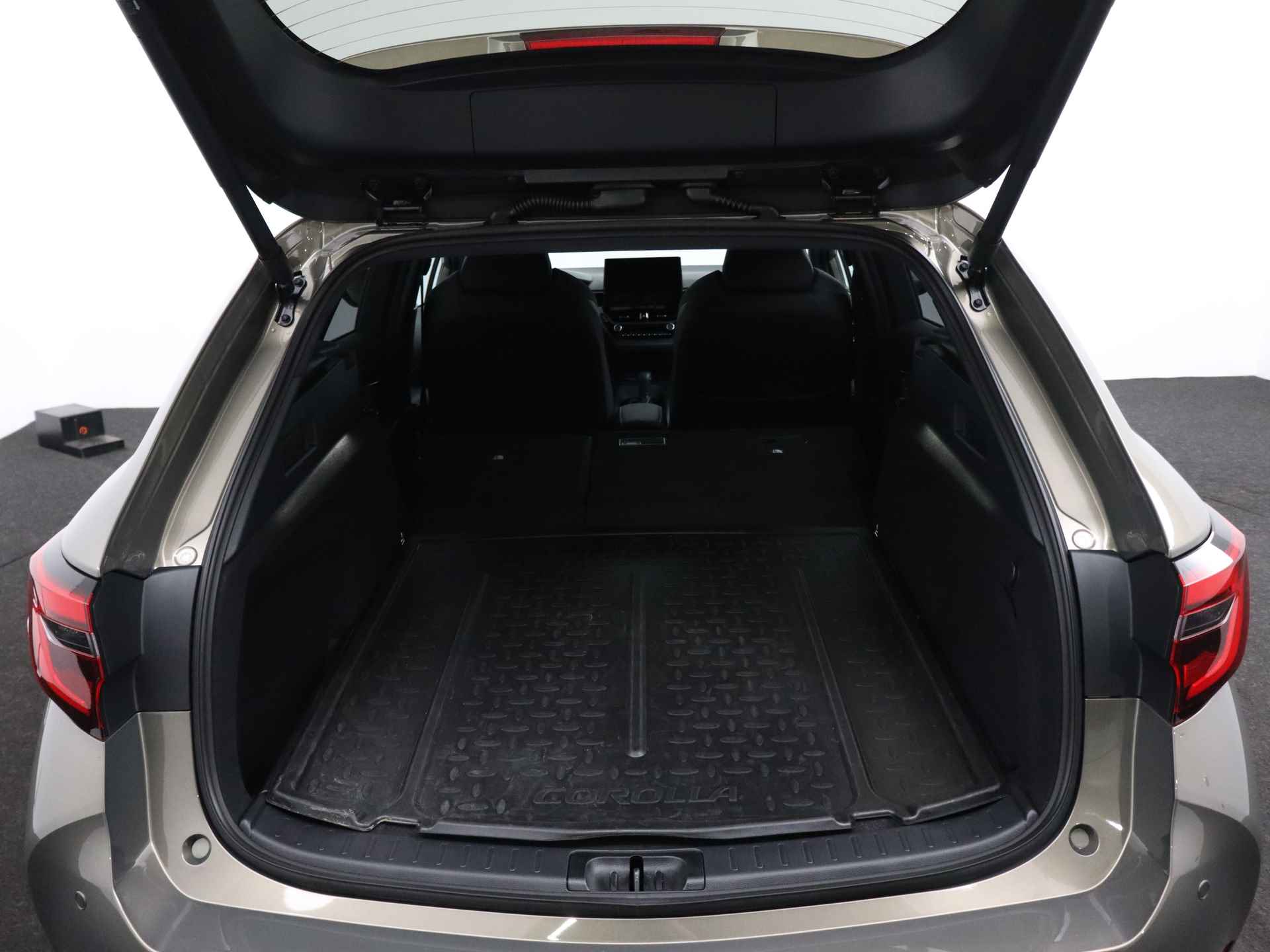 Toyota Corolla Touring Sports 2.0 Hybrid First Edition | Navigatie | Apple Carplay/Android Auto | Orgineel NL Auto | - 32/38