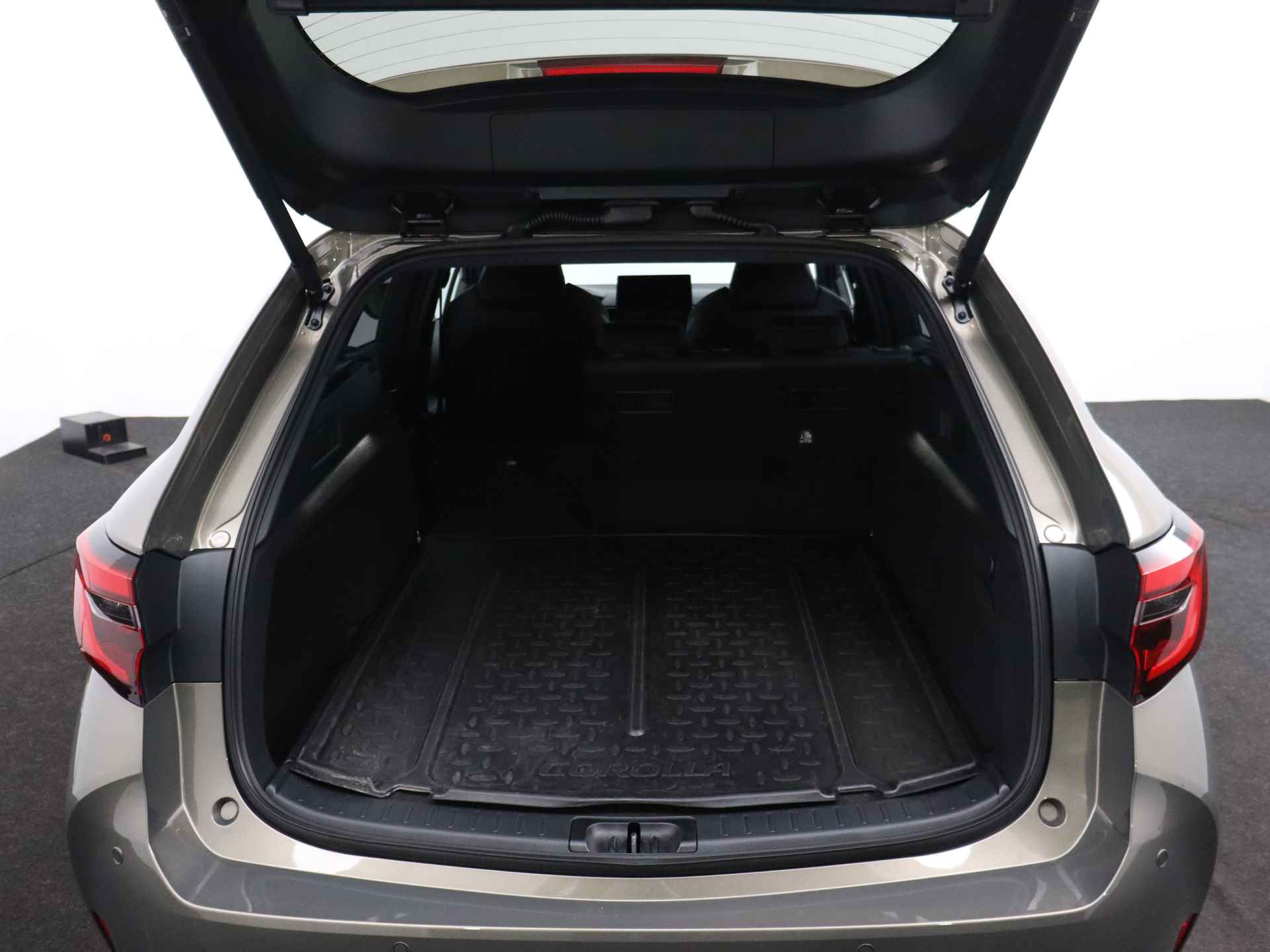 Toyota Corolla Touring Sports 2.0 Hybrid First Edition | Navigatie | Apple Carplay/Android Auto | Orgineel NL Auto | - 33/38
