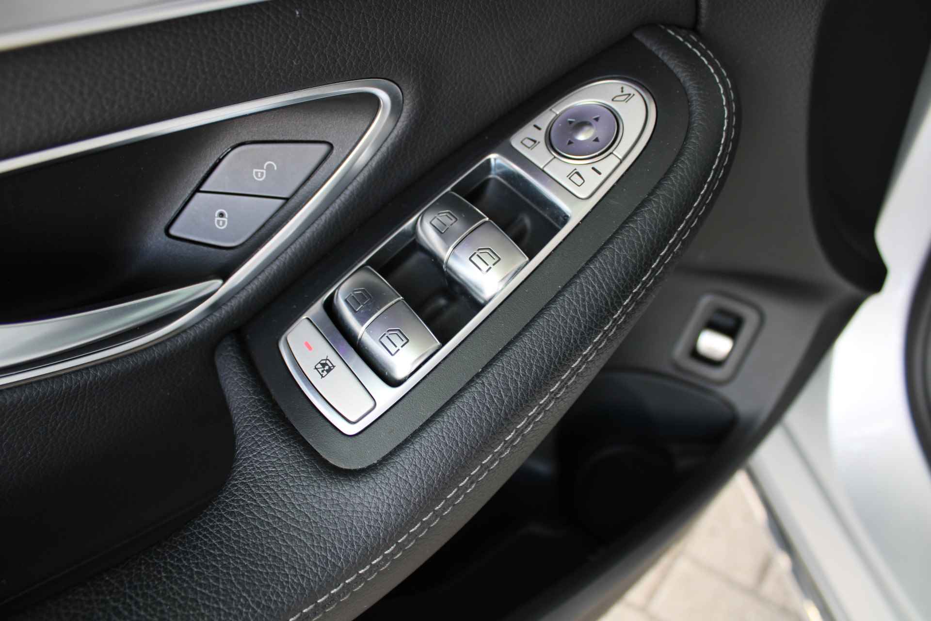 Mercedes-Benz C-Klasse 180 Advantage Pack Schuifdak /Keyless / 17" / Camera / Navi / LED /Sfeer - 16/27