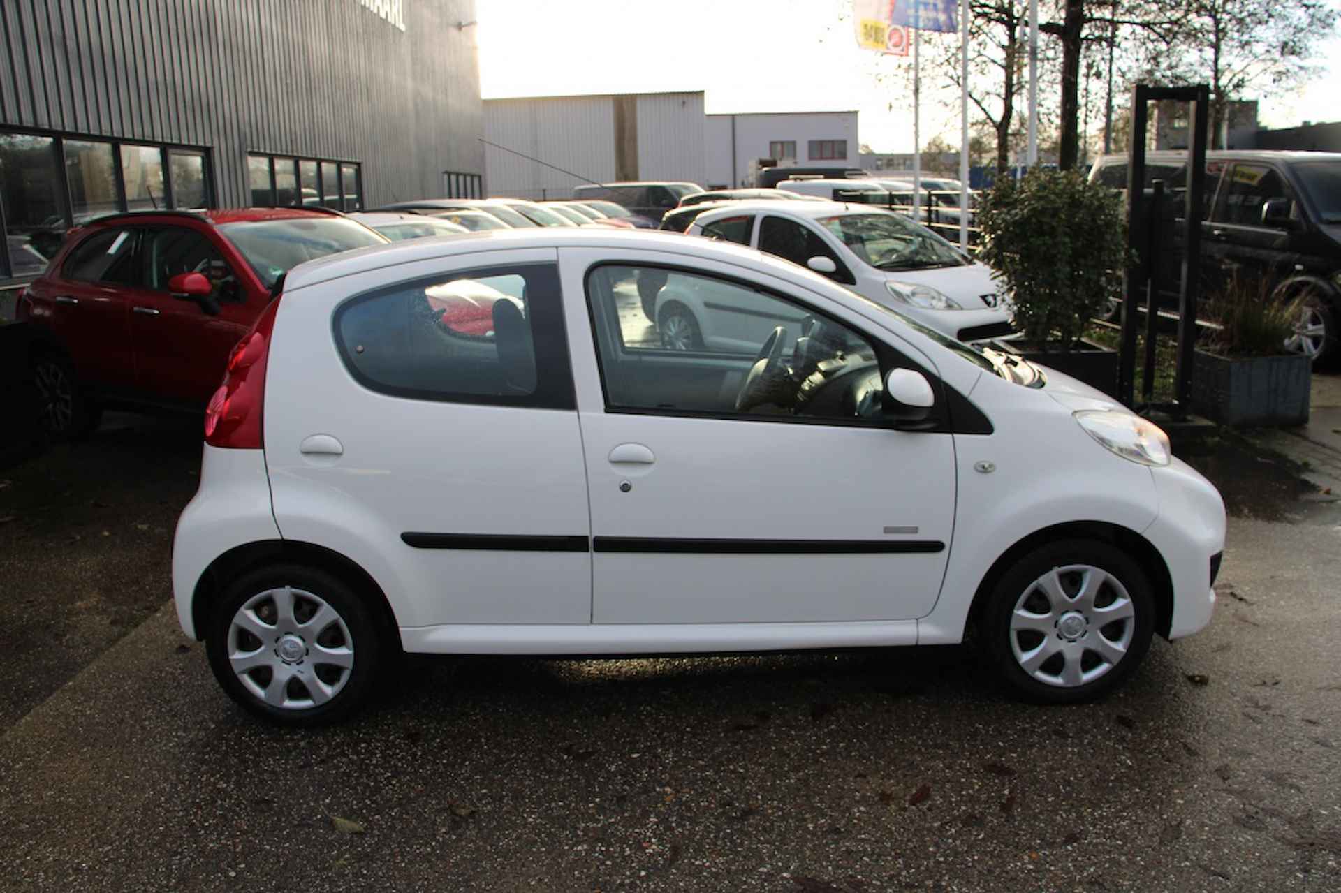 Peugeot 107 1.0-12V Millesim 200 - 3/15