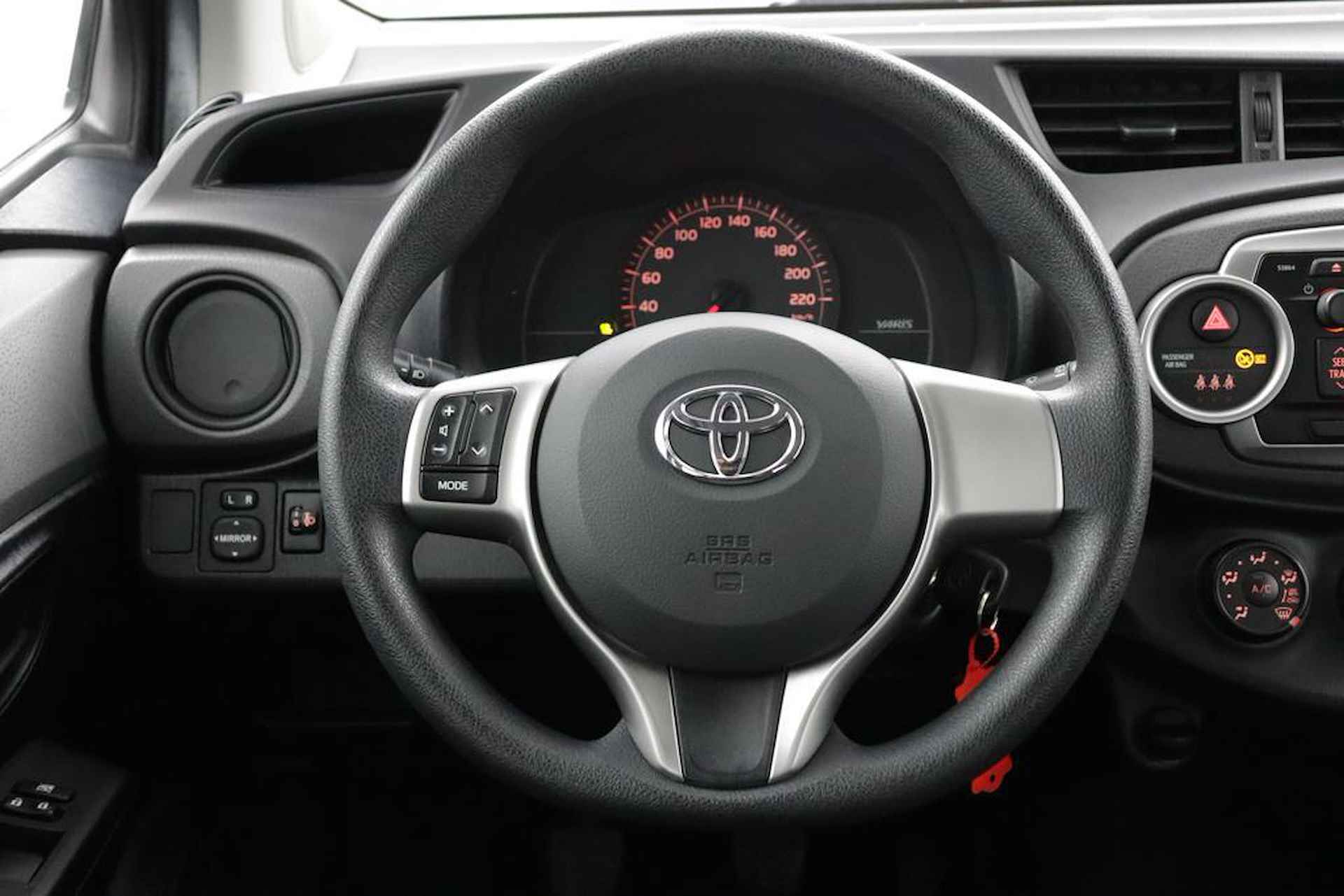 Toyota Yaris 1.0 VVT-i Comfort | Airco | 5-Deurs | Stuurwielbediening | - 18/37