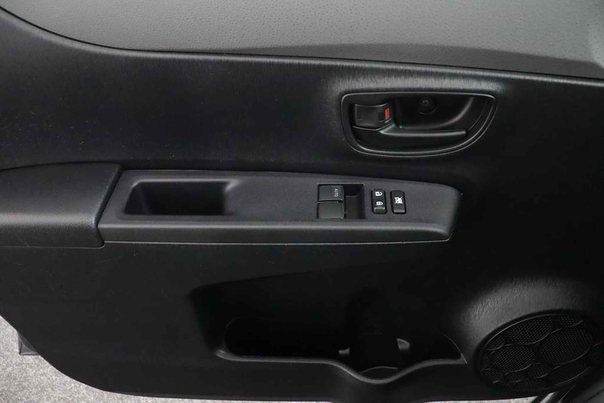 Toyota Yaris 1.0 VVT-i Comfort | Airco | 5-Deurs | Stuurwielbediening | - 25/37