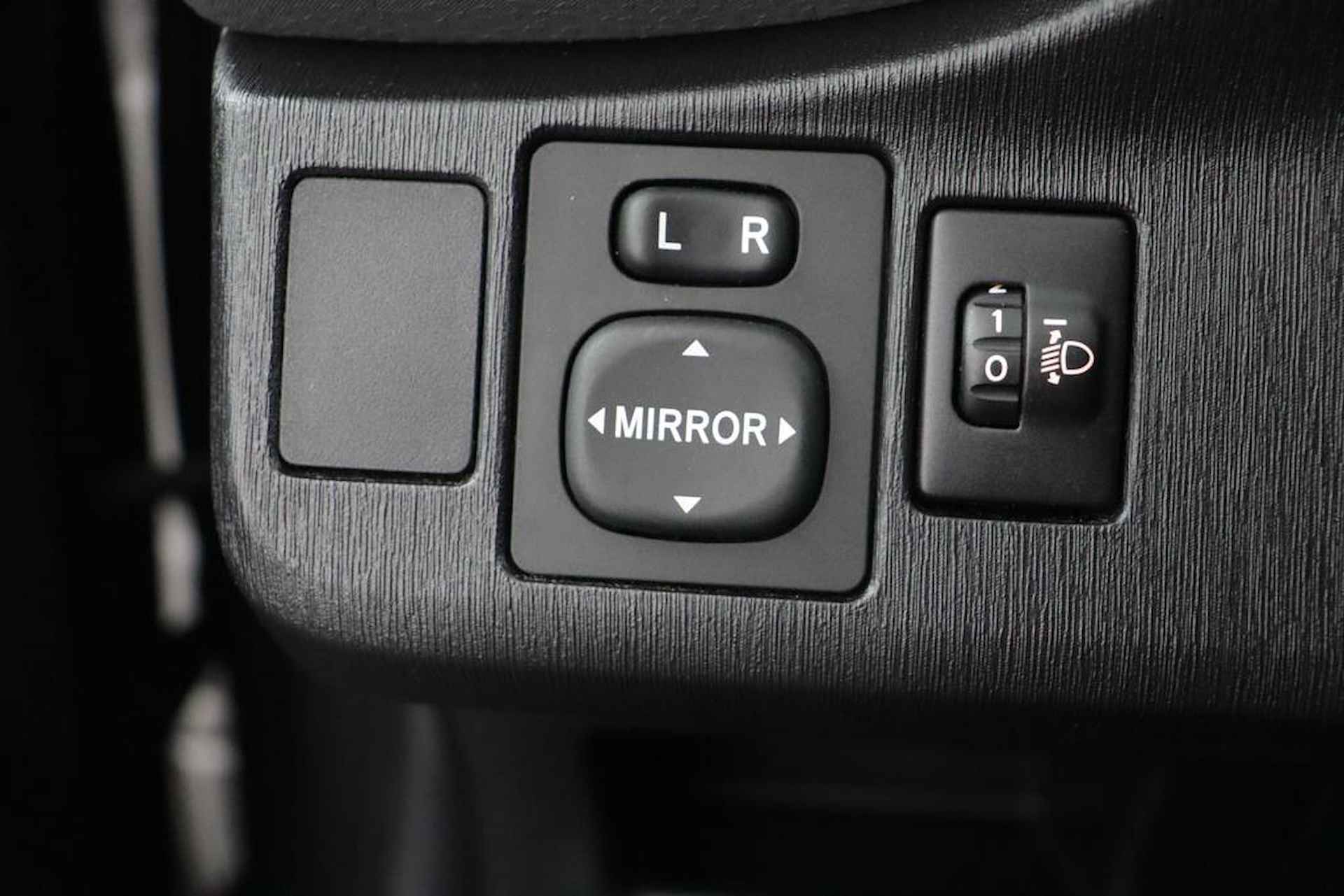 Toyota Yaris 1.0 VVT-i Comfort | Airco | 5-Deurs | Stuurwielbediening | - 26/37