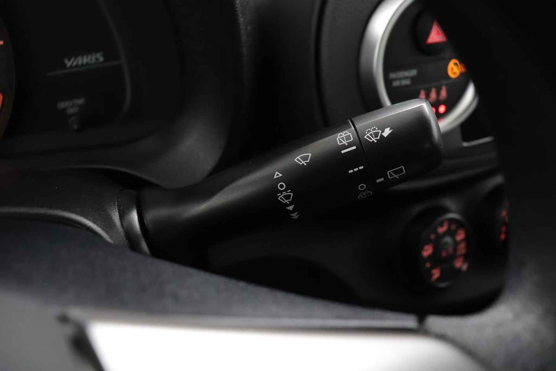 Toyota Yaris 1.0 VVT-i Comfort | Airco | 5-Deurs | Stuurwielbediening | - 28/37