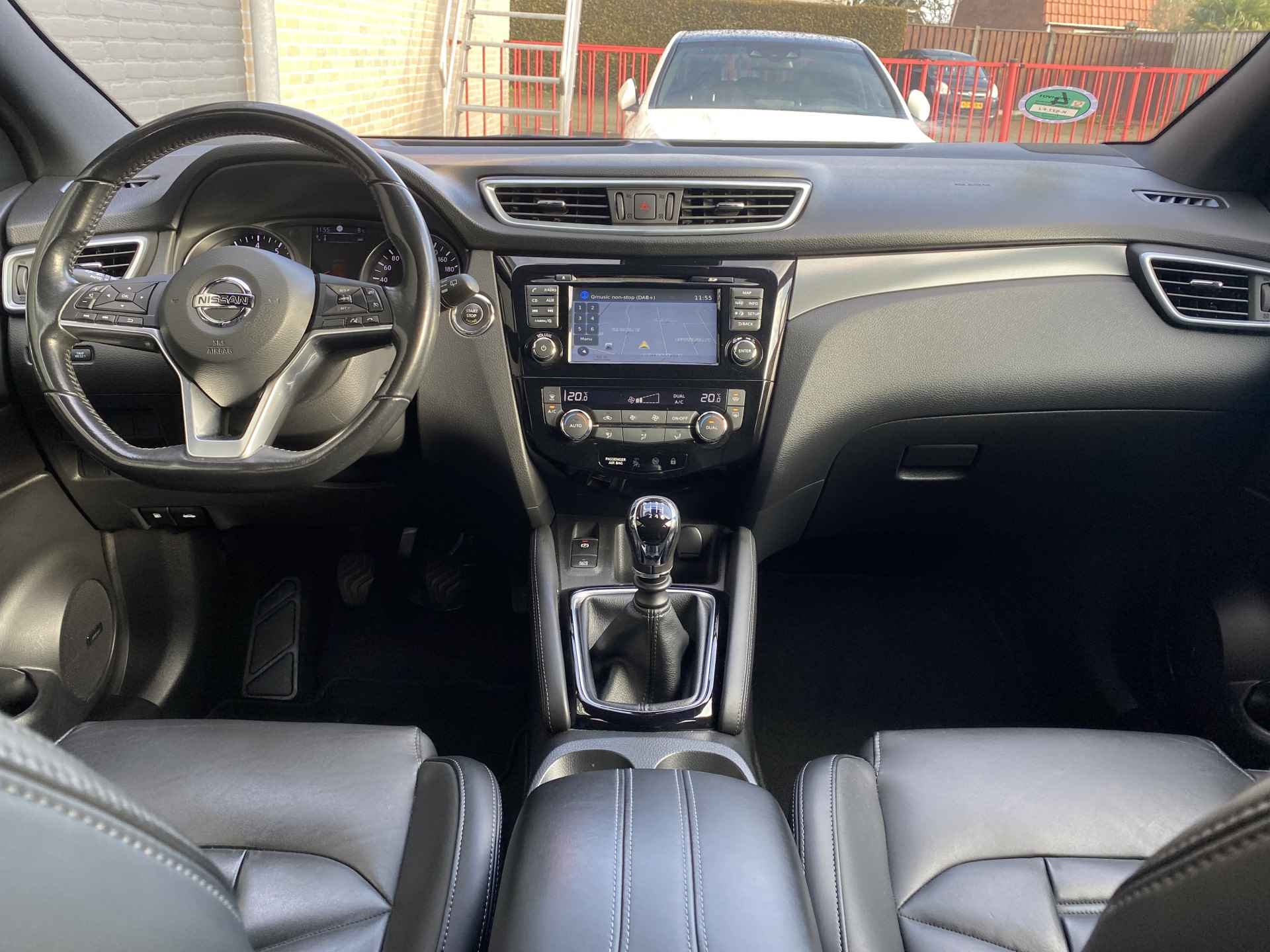 Nissan QASHQAI 1.6 164 pk Tekna + | dealer onderhouden | leder int. | panoramadak | trekhaak | 360 gr. camera | keyless go - 19/44