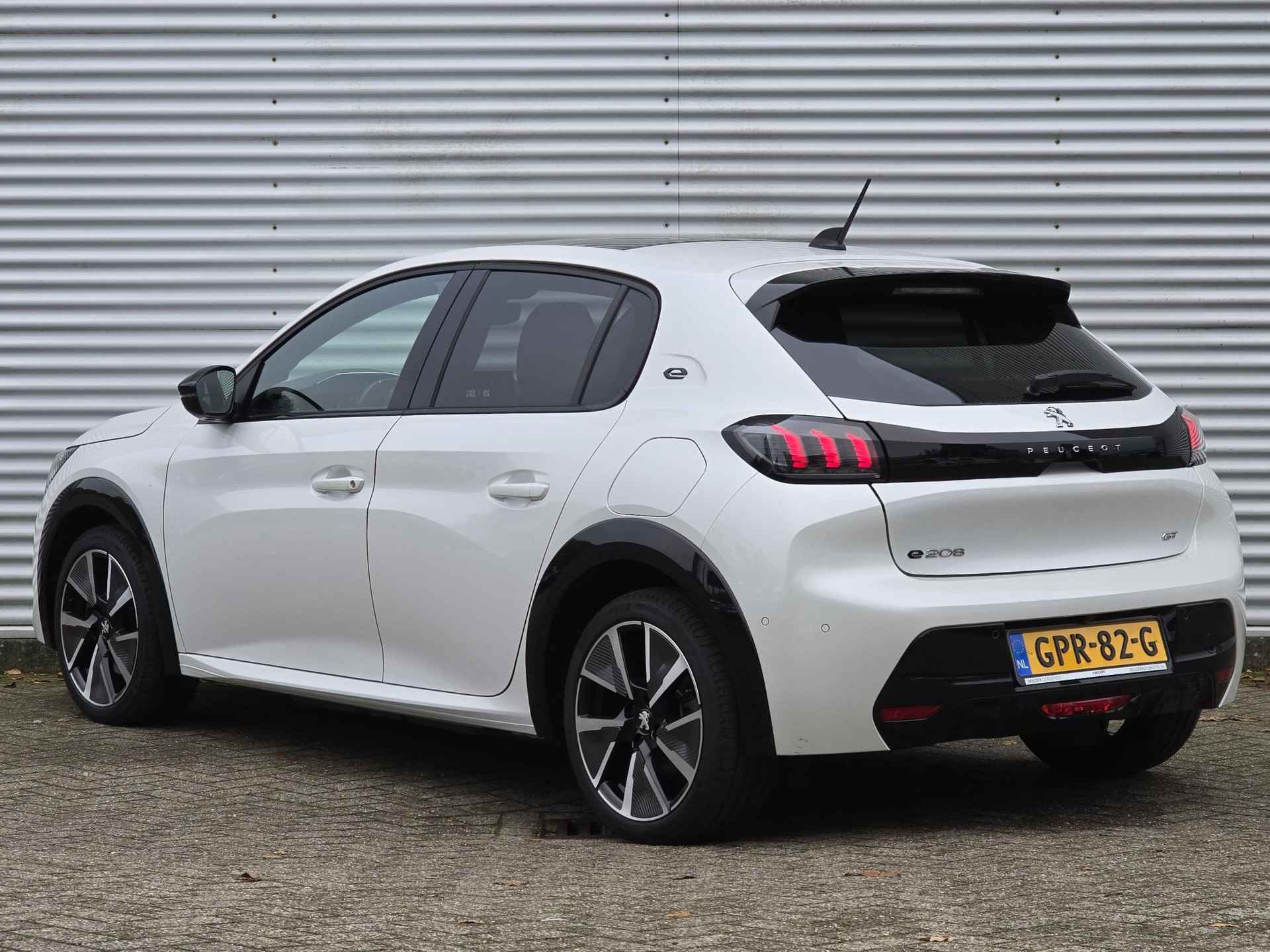 Peugeot e-208 5-deurs GT EV 3-FASEN 50kWh 136pk AUTOMAAT | PANODAK | NAVI | STOELVERW. | ADAPTIVE CRUISE | CAMERA | DODEHOEKBEW. | DAB+ | LM-VELGEN 17" | - 9/65