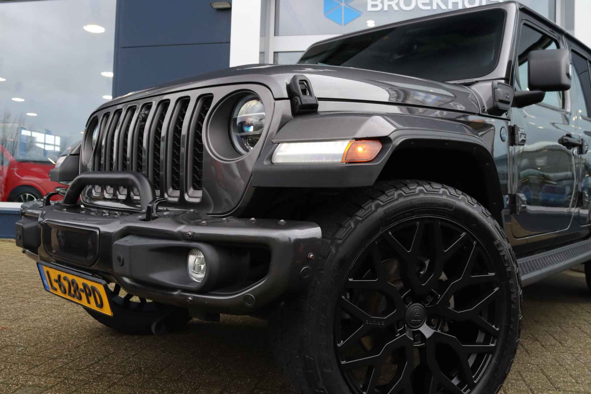 Jeep Wrangler Unlimited 4xe 380-pk 80th Anniversary | 22'' Brute LMV | Camera V/A | Stuur + stoelverwarming | Alpine audio | Trekhaak - 12/54