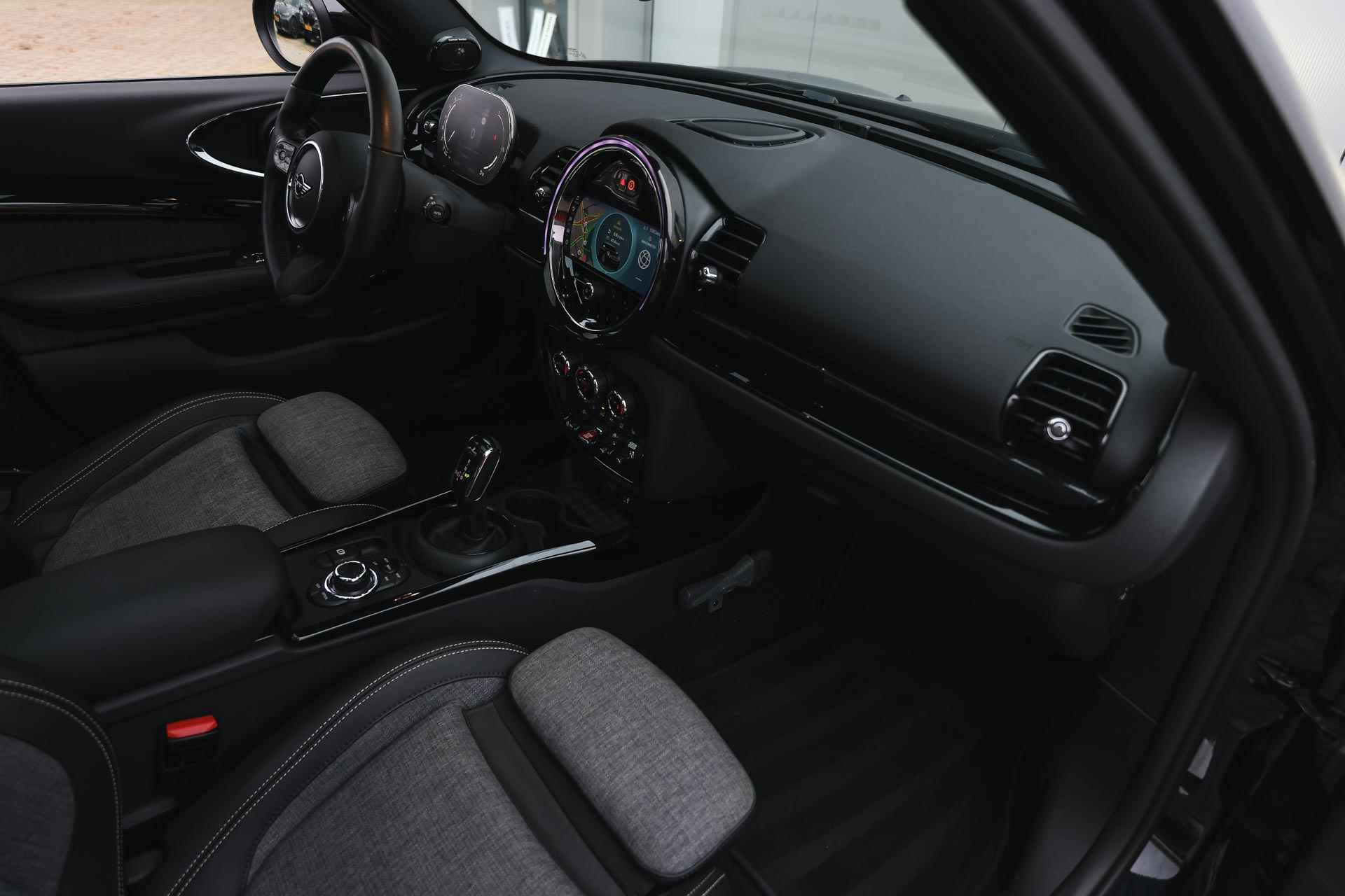 MINI Clubman Cooper Richmond Park Automaat / Panoramadak / Achteruitrijcamera / LED / Comfort Access / Harman-Kardon / Comfortstoelen - 12/33