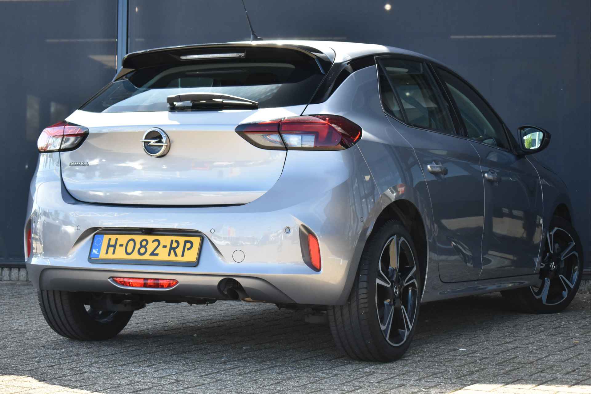 Opel Corsa 1.2 Turbo Elegance 100pk | Navigatie | Premium Pakket | Climate Control | Achteruitrijcamera | Parkeersensoren | Keyless Entry & - 3/43