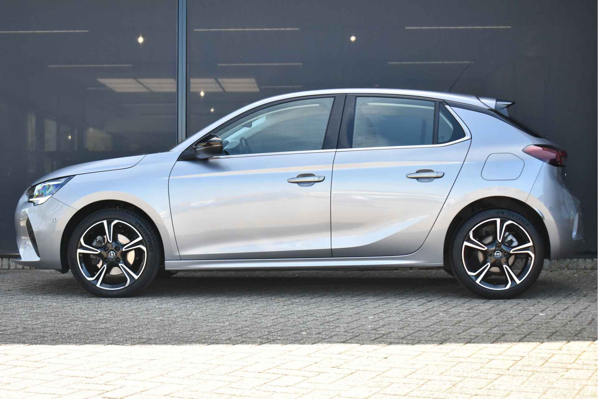 Opel Corsa 1.2 Turbo Elegance 100pk | Navigatie | Premium Pakket | Climate Control | Achteruitrijcamera | Parkeersensoren | Keyless Entry & - 4/43