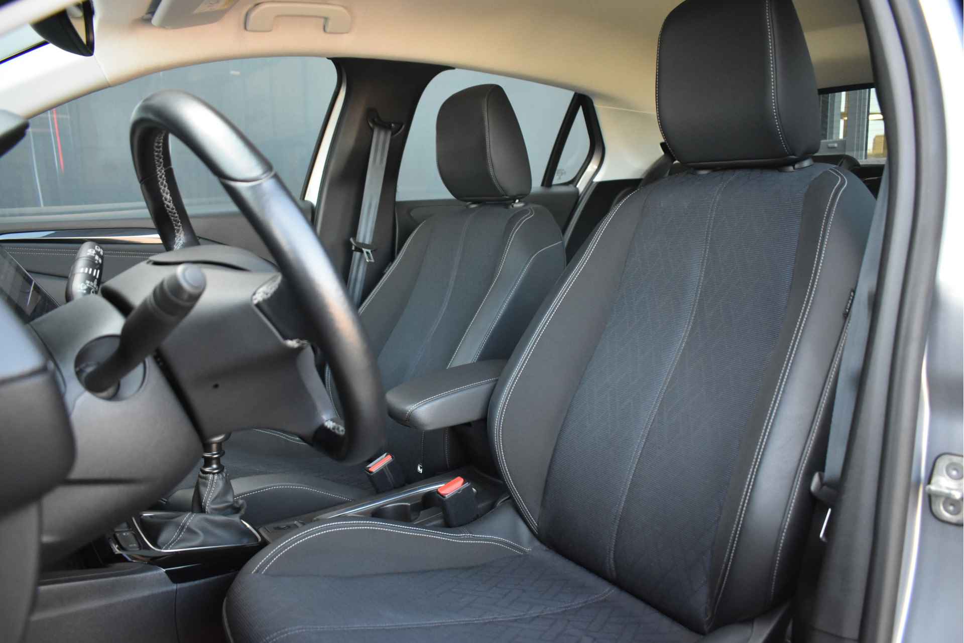 Opel Corsa 1.2 Turbo Elegance 100pk | Navigatie | Premium Pakket | Climate Control | Achteruitrijcamera | Parkeersensoren | Keyless Entry & - 9/43