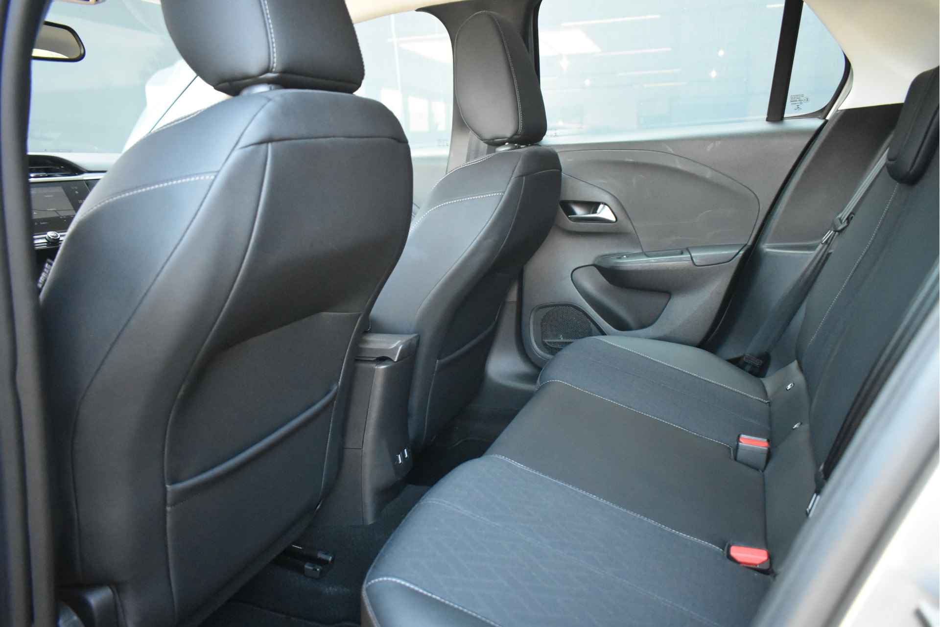 Opel Corsa 1.2 Turbo Elegance 100pk | Navigatie | Premium Pakket | Climate Control | Achteruitrijcamera | Parkeersensoren | Keyless Entry & - 11/43