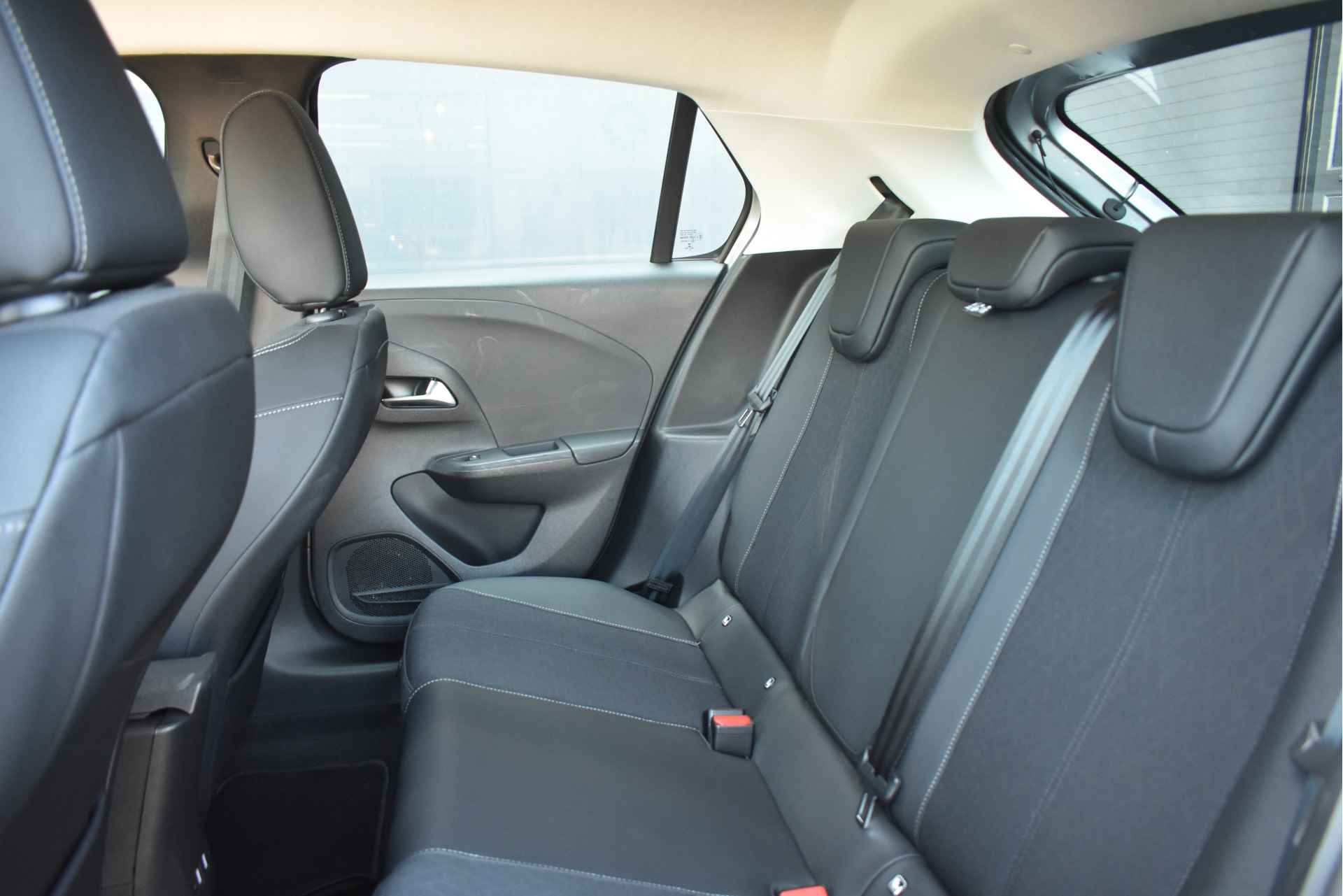 Opel Corsa 1.2 Turbo Elegance 100pk | Navigatie | Premium Pakket | Climate Control | Achteruitrijcamera | Parkeersensoren | Keyless Entry & - 12/43