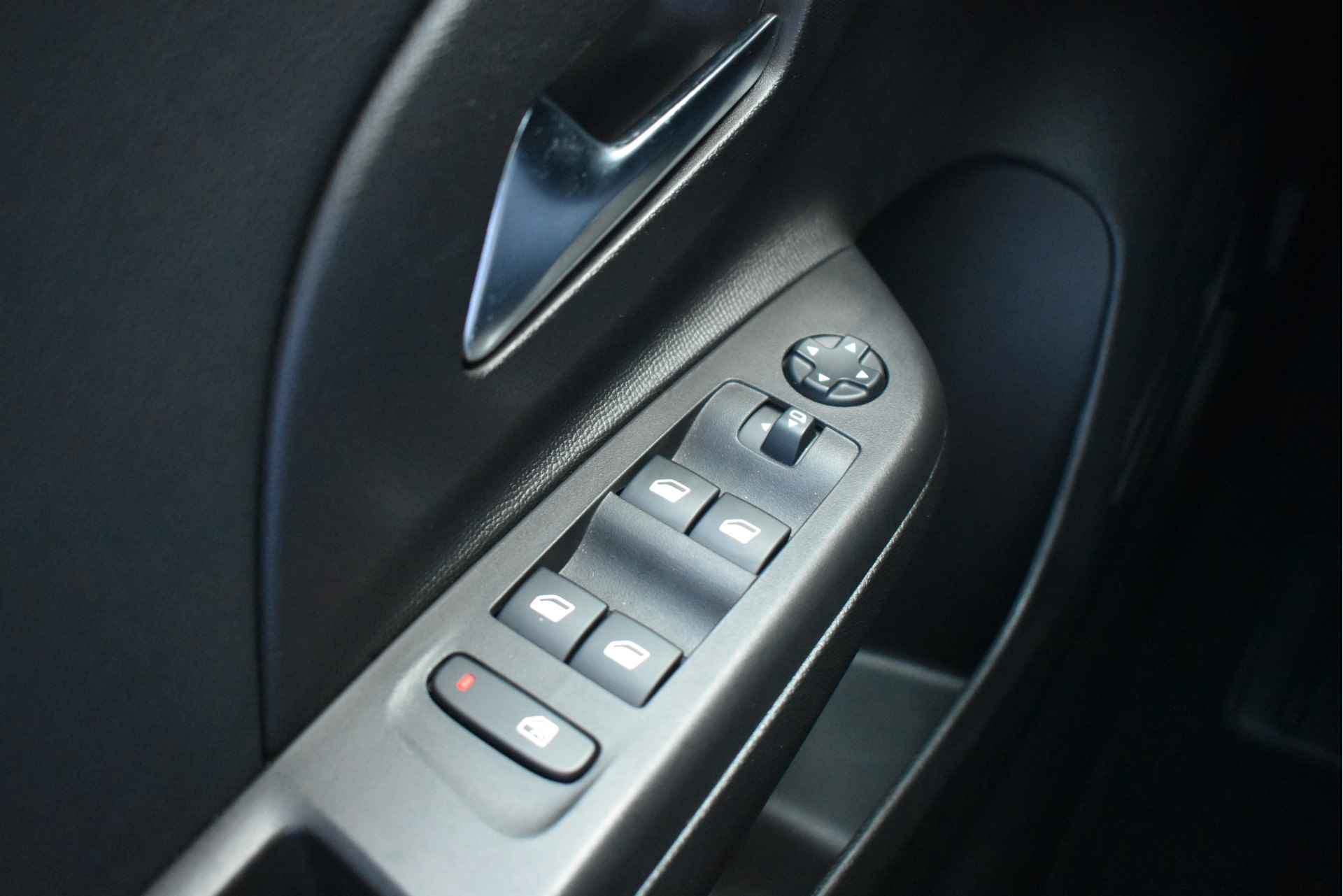 Opel Corsa 1.2 Turbo Elegance 100pk | Navigatie | Premium Pakket | Climate Control | Achteruitrijcamera | Parkeersensoren | Keyless Entry & - 19/43