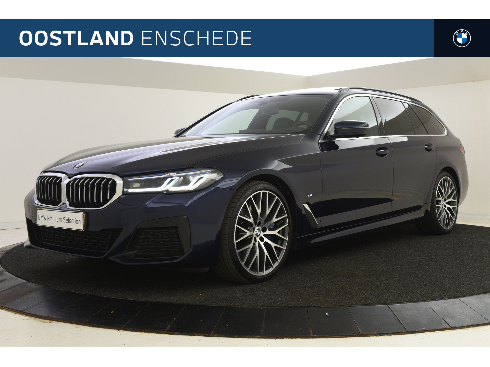 BMW 5 Serie Touring 540i xDrive High Executive M Sport Automaat | Panoramadak | Laserlight | Head-Up | Live Cockpit Professional | M Sportonderstel | Comfortstoelen | Harman Kardon