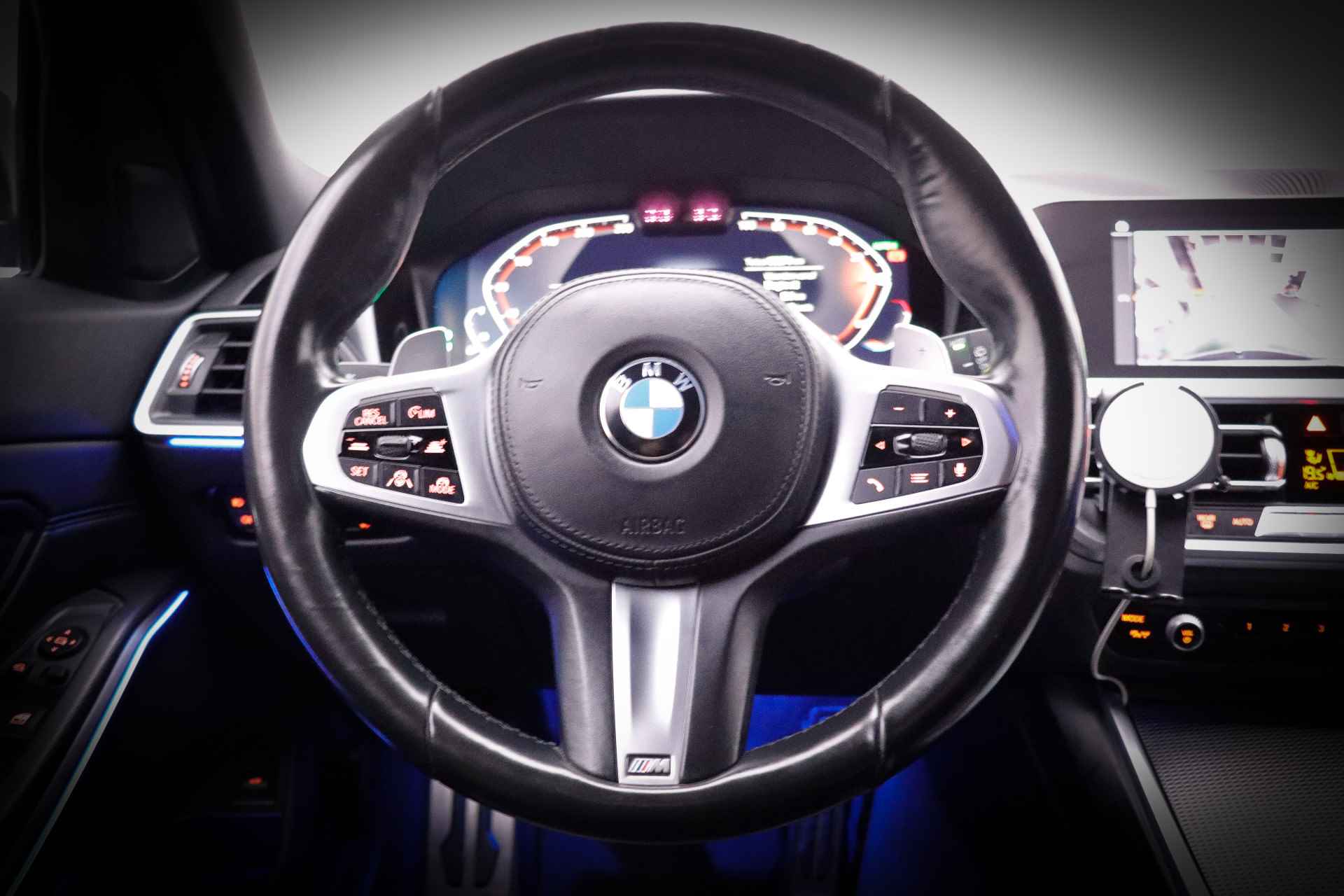 BMW 3 Serie Touring 330iA M-SPORT High Executive FULL LED/CAMERA/ACC/CARPLAY/STOELVERW./NAVI/ELEK TREKHAAK/LMV 18'' - 19/27