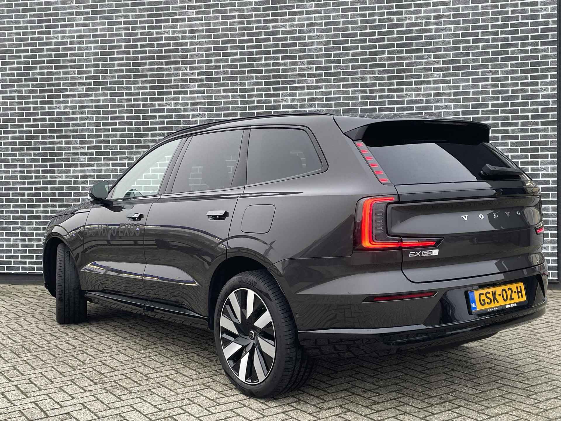 Volvo EX90 Twin Motor Performance Ultra 7p. 111 kWh Luchtvering | Pilot Assist pakket | Verwarmbare voorstoelen, achterbank en stuurwiel | Extra getint glas achter - 4/14