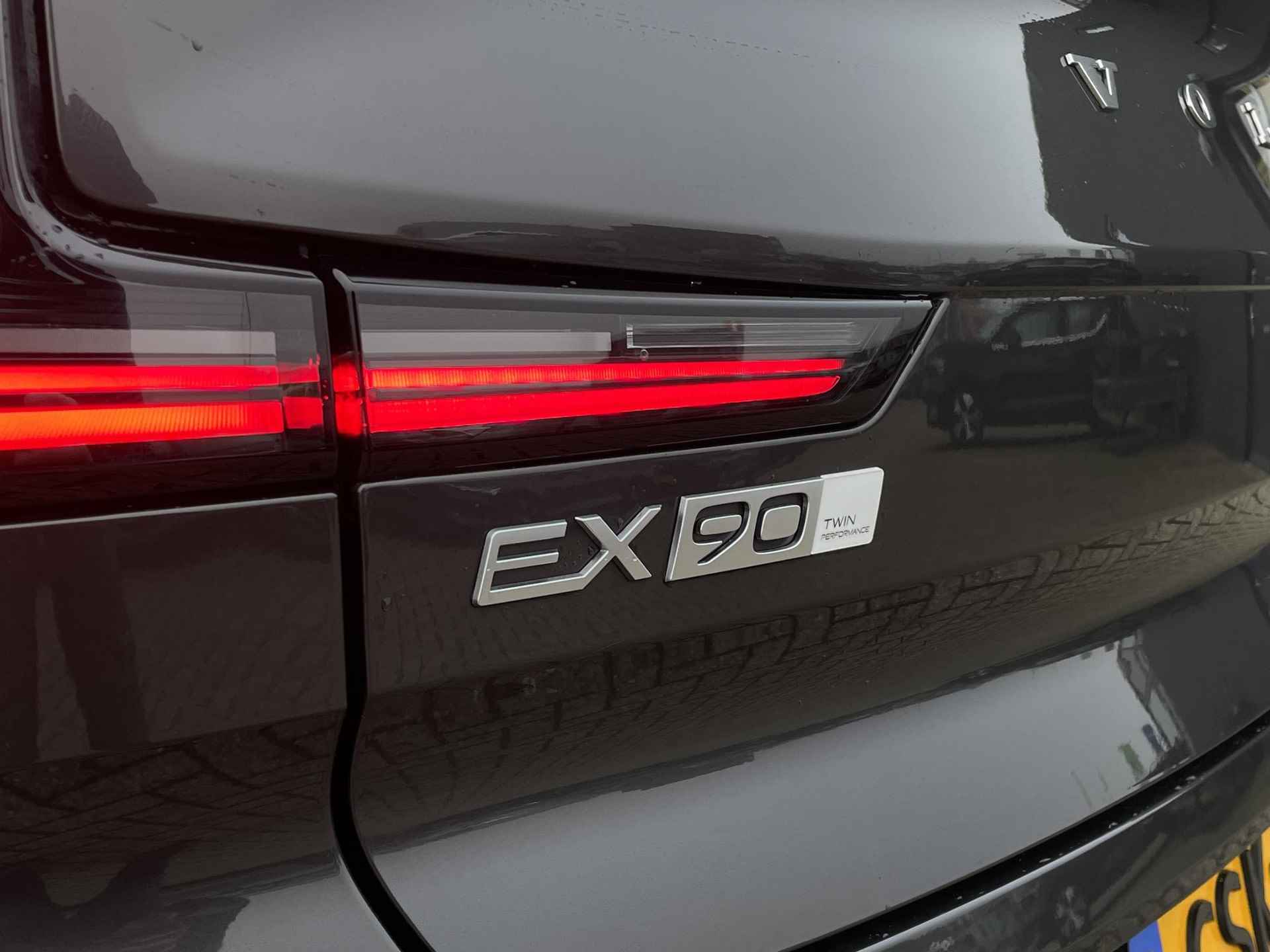 Volvo EX90 Twin Motor Performance Ultra 7p. 111 kWh Luchtvering | Pilot Assist pakket | Verwarmbare voorstoelen, achterbank en stuurwiel | Extra getint glas achter - 11/14