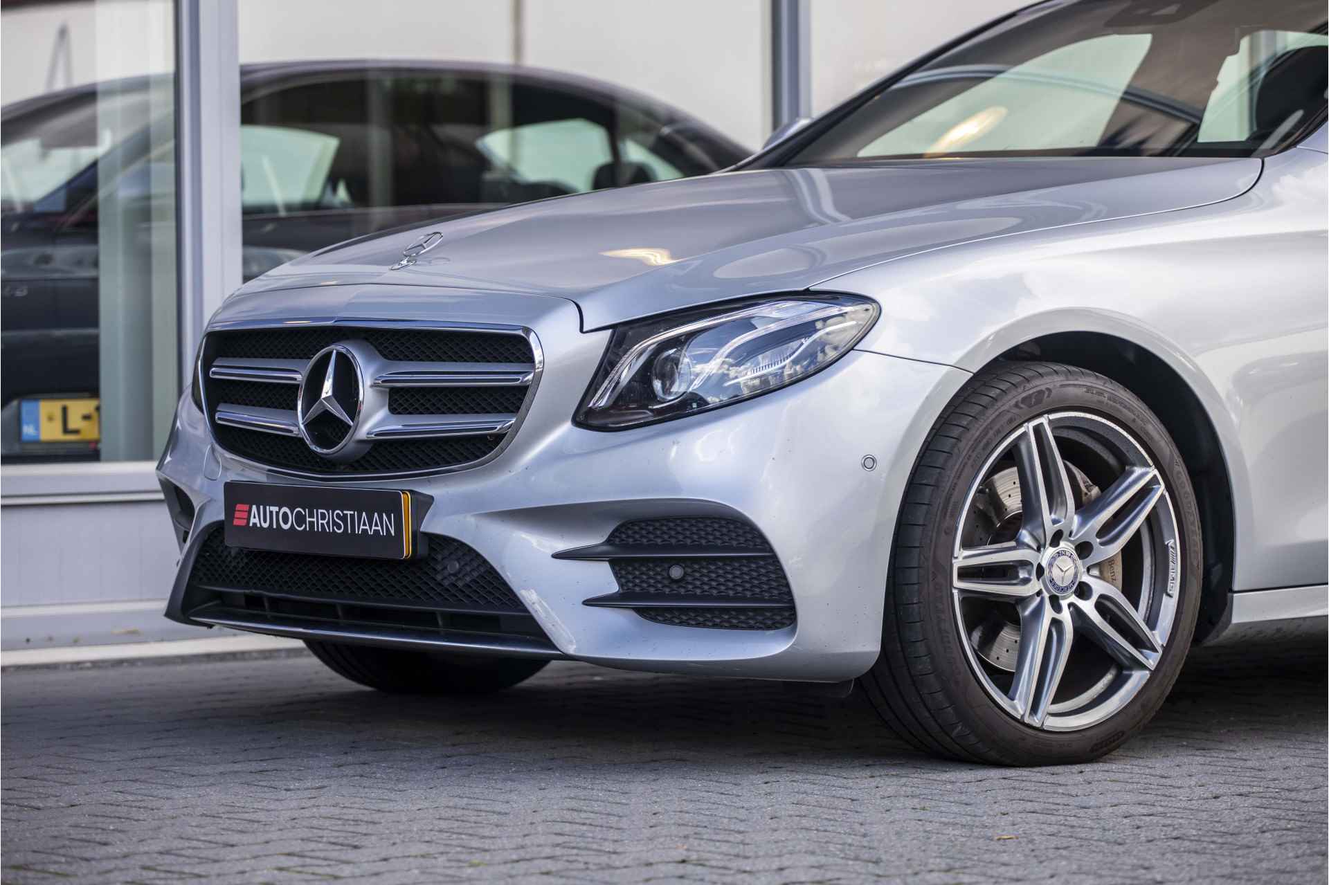 Mercedes-Benz E-Klasse 220 d Prestige | Pano | E-Trekhaak | NL Auto | Burmester | 19" - 16/42