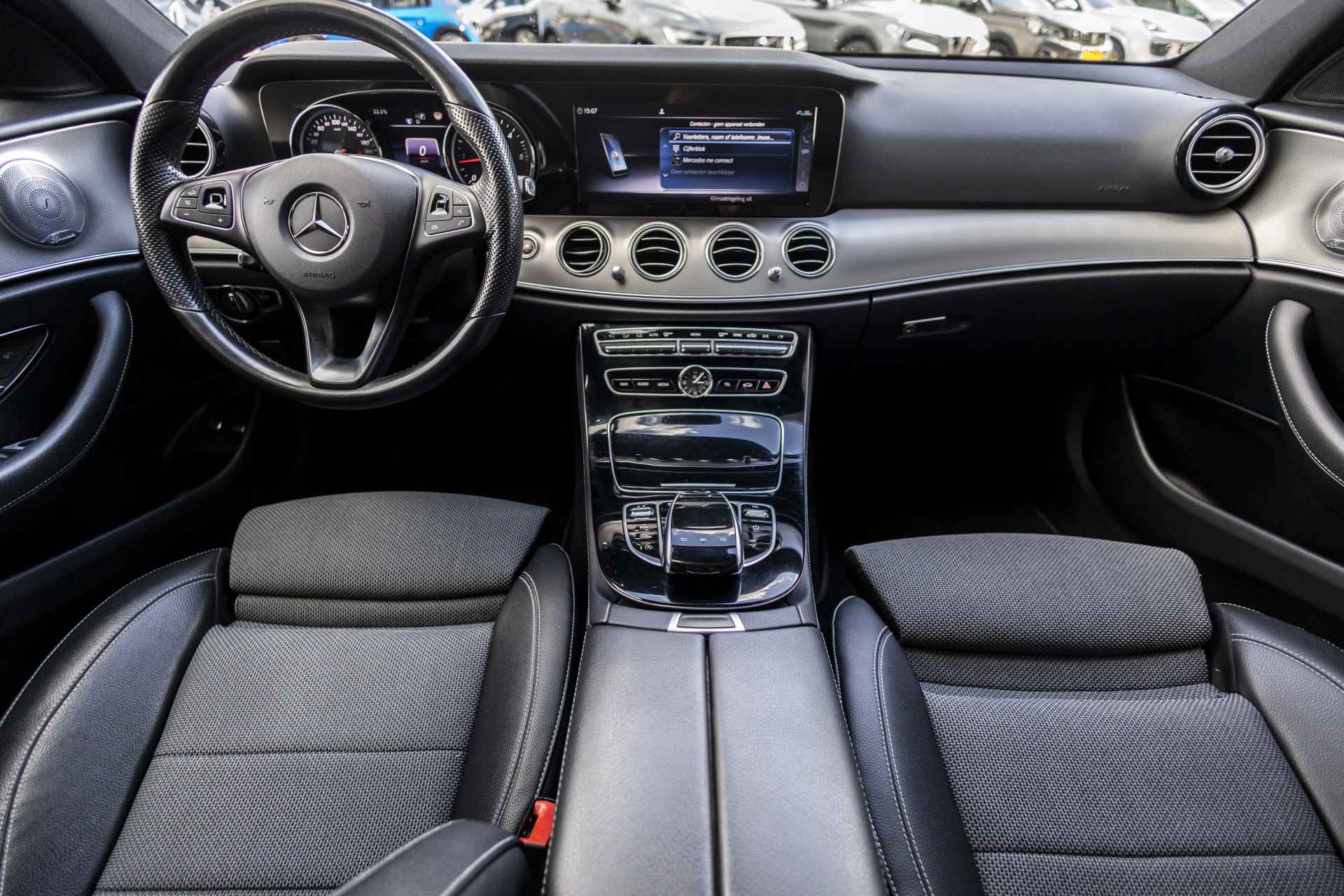 Mercedes-Benz E-Klasse 220 d Prestige | Pano | E-Trekhaak | NL Auto | Burmester | 19" - 33/42