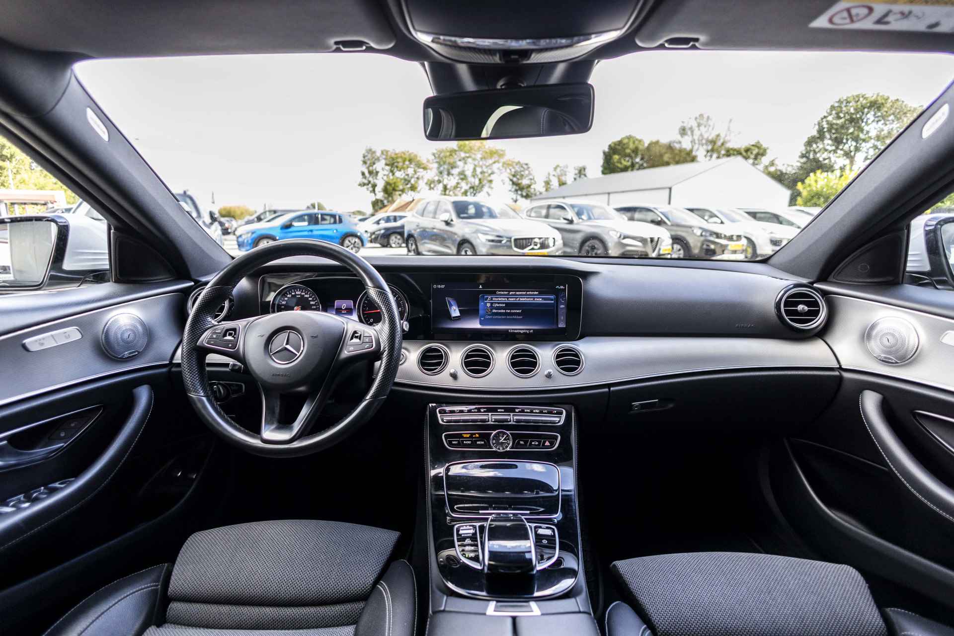 Mercedes-Benz E-Klasse 220 d Prestige | Pano | E-Trekhaak | NL Auto | Burmester | 19" - 34/42