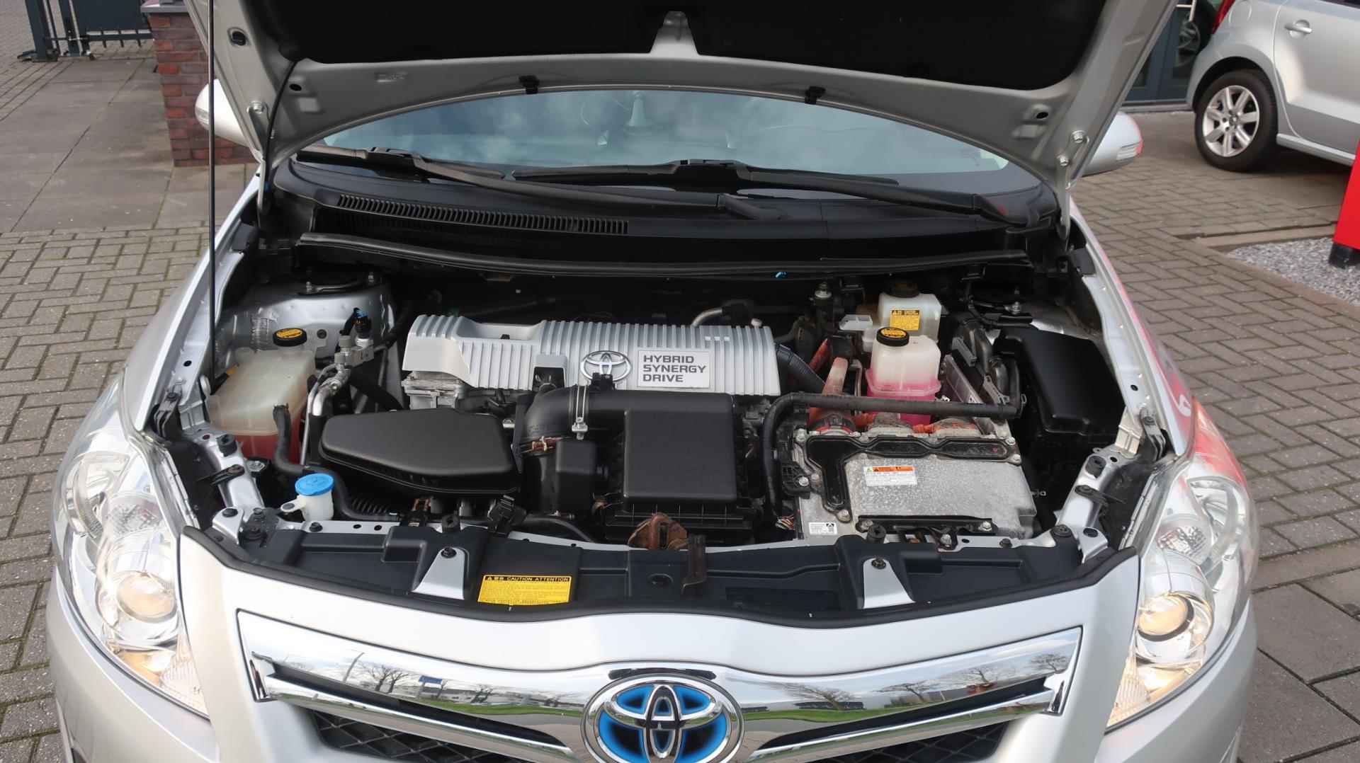 Toyota Auris 1.8 Full Hybrid Aspiration; Winterwielen; Dealer onderhouden - 9/28