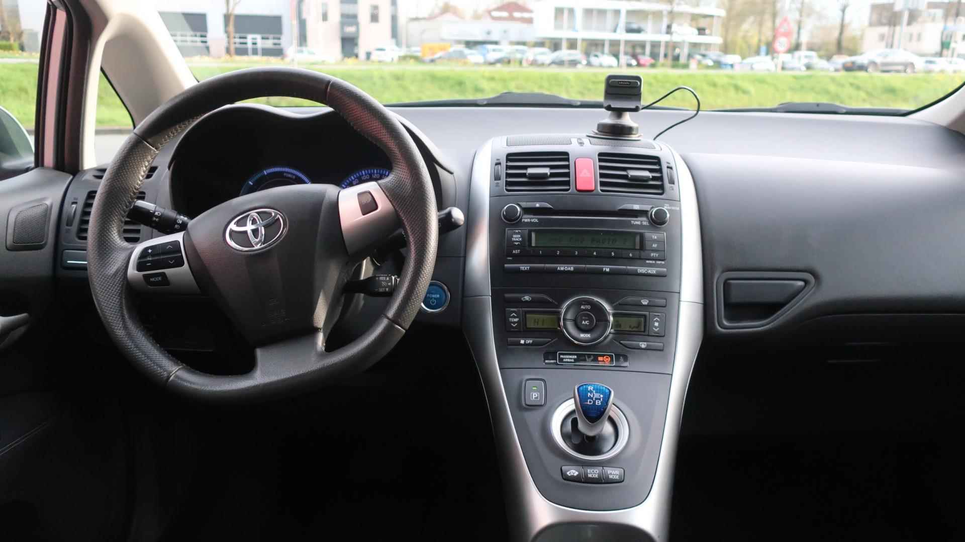 Toyota Auris 1.8 Full Hybrid Aspiration; Winterwielen; Dealer onderhouden - 24/28