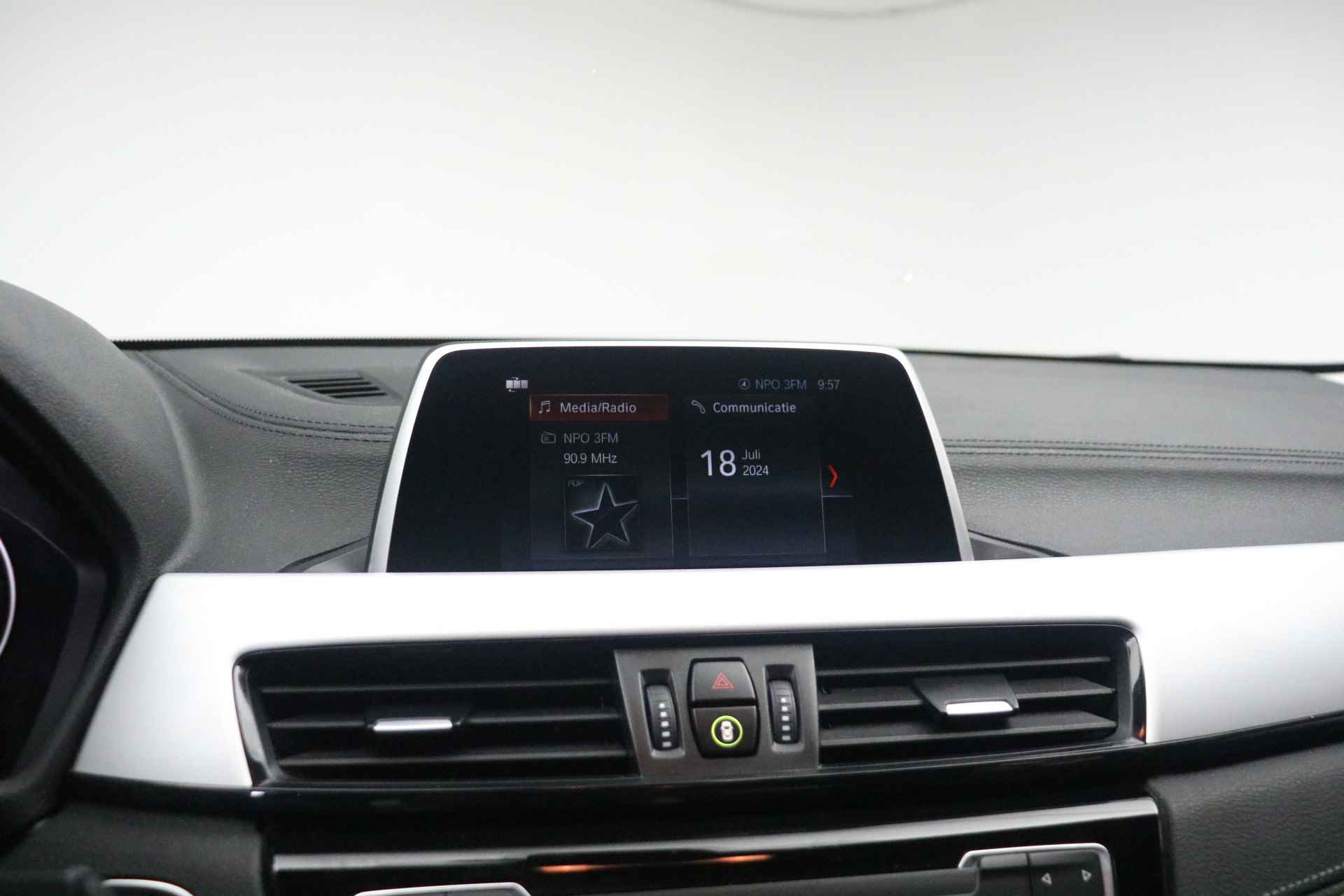 BMW X2 sDrive18i / Sportstoelen / Apple CarPlay / Cruise Control / PDC achter / Navigatie - 13/22