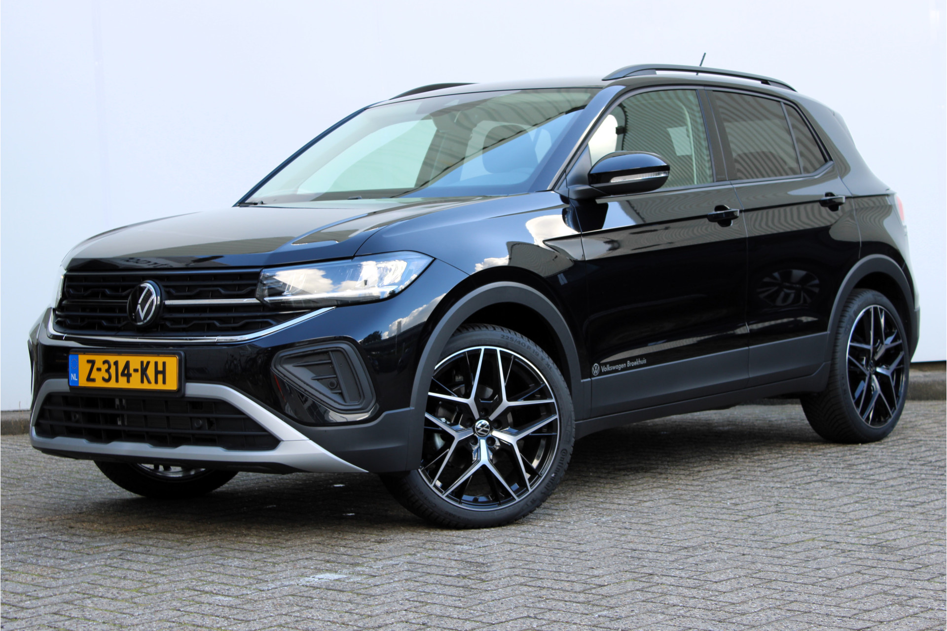 Volkswagen T-Cross Life Edition | Navi | LED | Camera | 19'' Velgen | Stoelverwarming | Keyless