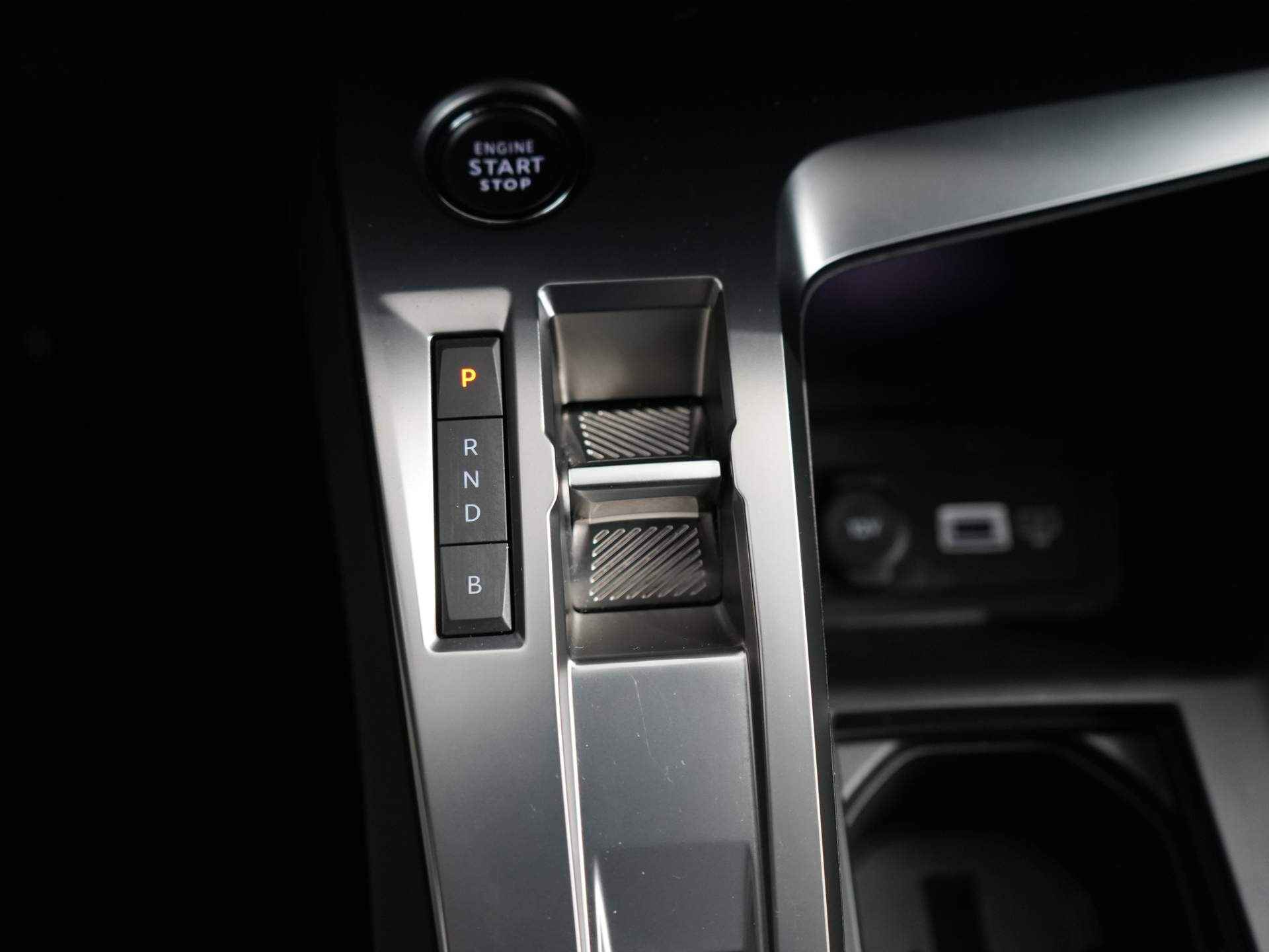 Peugeot 308 SW 1.6 HYbrid 180PK Allure Pack Business| Adaptieve Cruise | Camera | Navigatie | 17" Lichtmetaal | Parkeersensoren Voor + Achter | Apple/Android Carplay | Clima | Virtueel Dashboard | Leer/Stof - 10/31