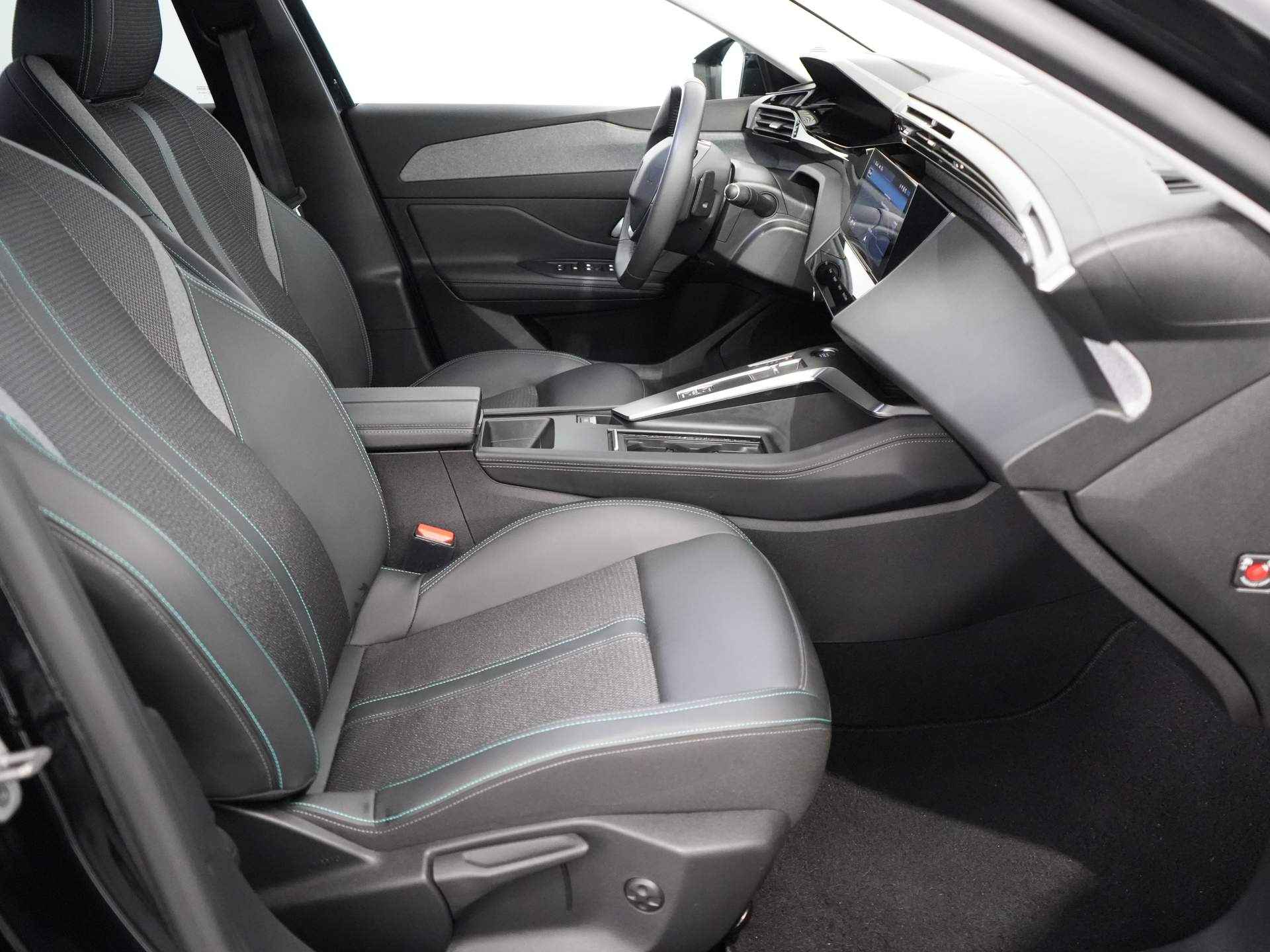 Peugeot 308 SW 1.6 HYbrid 180PK Allure Pack Business| Adaptieve Cruise | Camera | Navigatie | 17" Lichtmetaal | Parkeersensoren Voor + Achter | Apple/Android Carplay | Clima | Virtueel Dashboard | Leer/Stof - 22/31