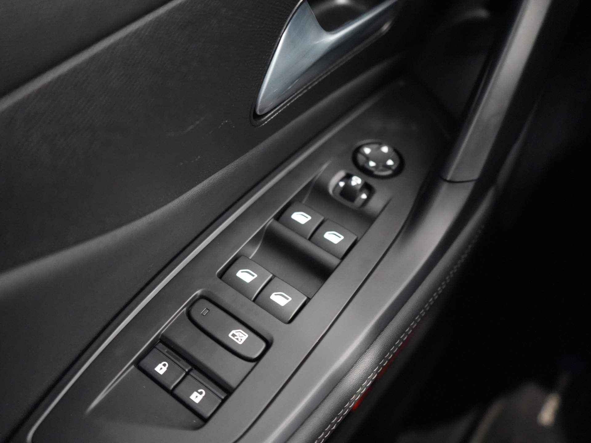 Peugeot 308 SW 1.6 HYbrid 180PK Allure Pack Business| Adaptieve Cruise | Camera | Navigatie | 17" Lichtmetaal | Parkeersensoren Voor + Achter | Apple/Android Carplay | Clima | Virtueel Dashboard | Leer/Stof - 25/31