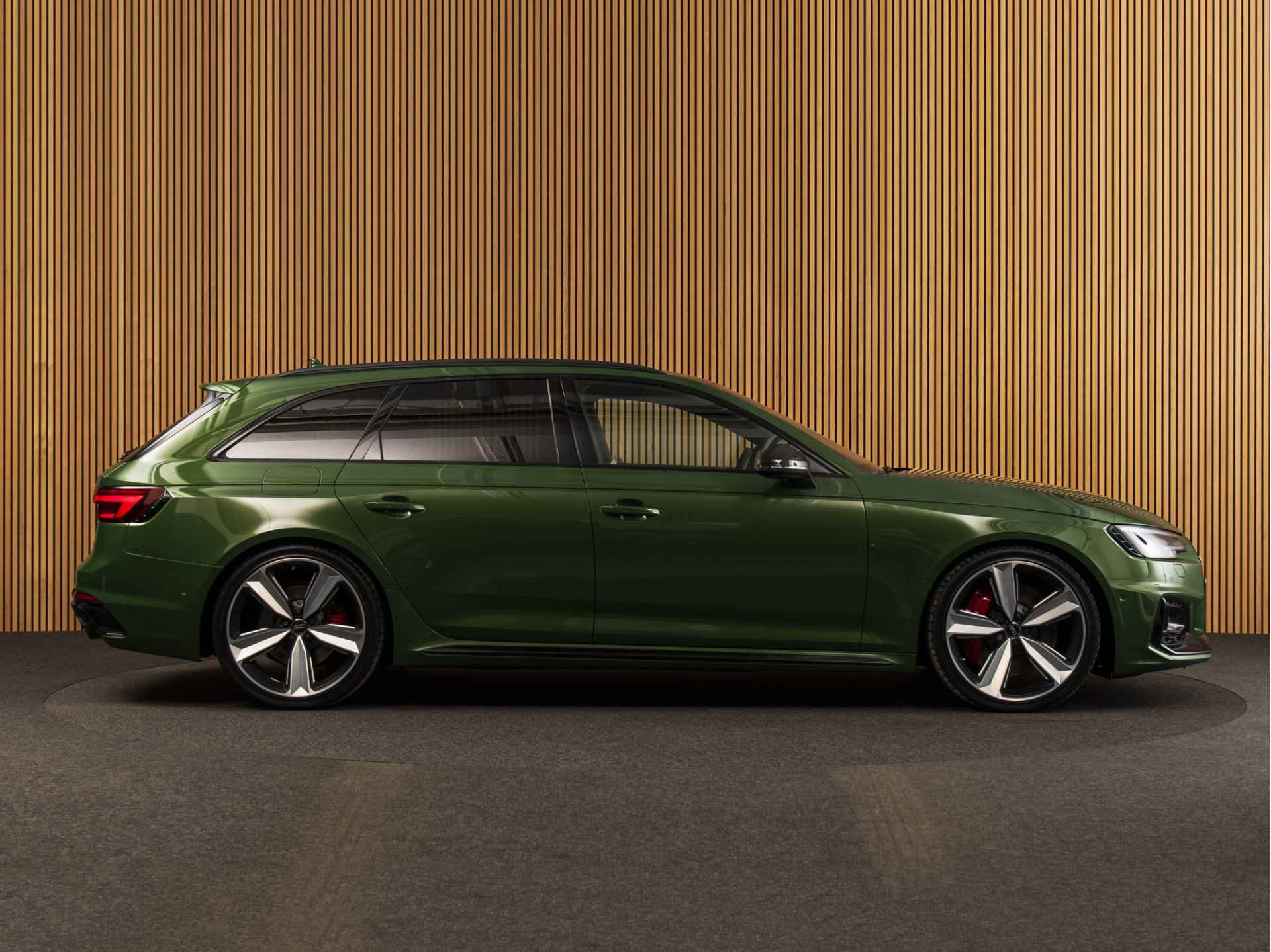 Audi RS4 Avant 2.9 TFSI quattro TOUR-CITY-PARKING-PANO-B&O - 6/33