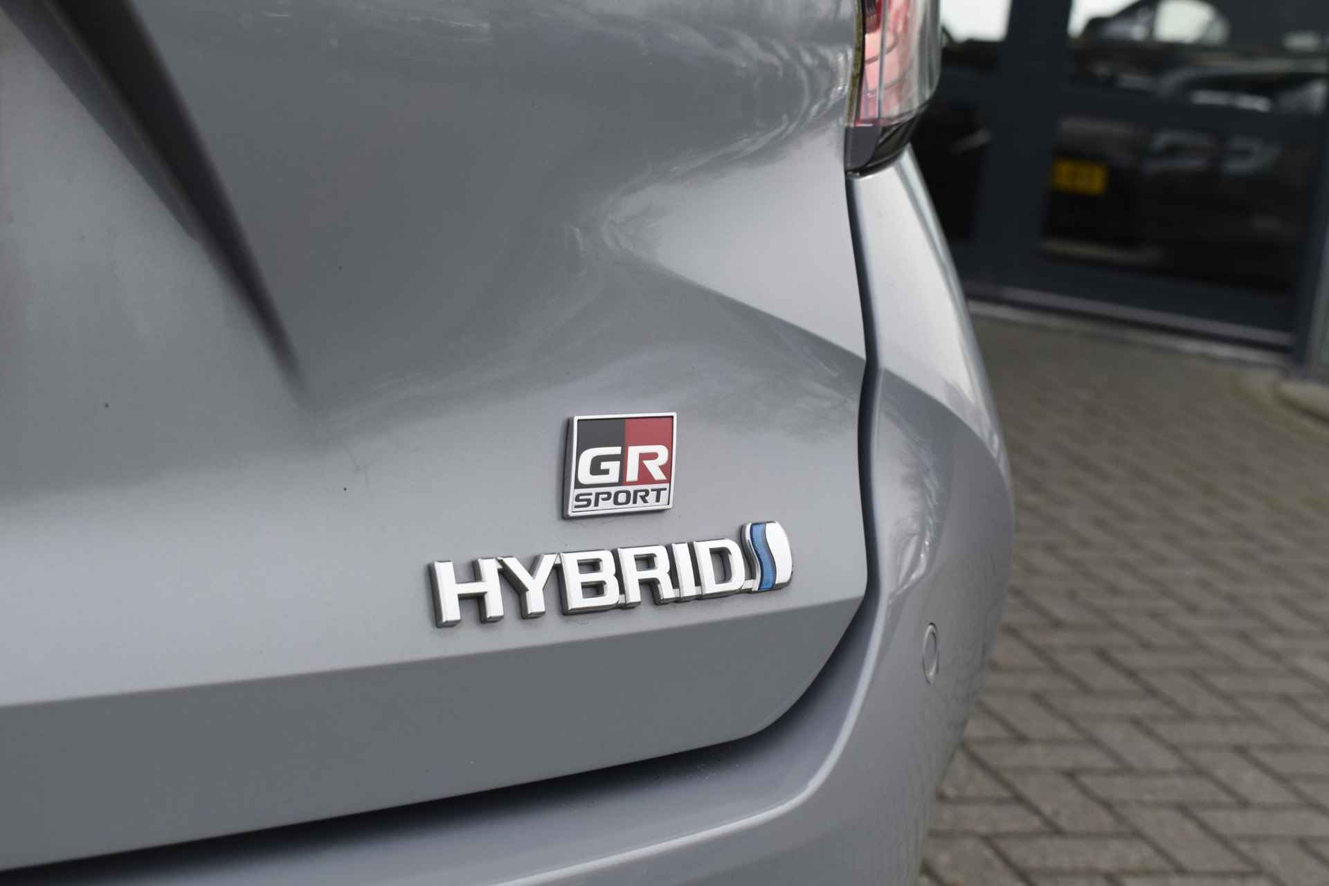 Toyota Corolla Touring Sports 2.0 Hybrid GR-Sport Plus Pano Stoelverwarming Camera LED Koplampen Cement Grey - 33/48