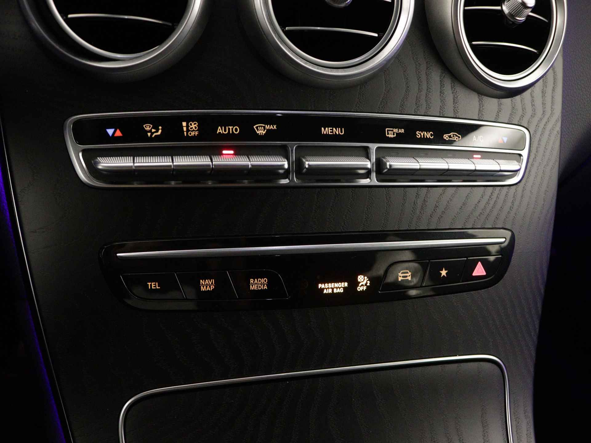 Mercedes-Benz GLC Coupé 200 4-MATIC AMG Nightpakket | Trekhaak | Alarm | Augmented Reality | Sfeerverlichting | Apple CarPlay | Inclusief 24 maanden Mercedes-Benz Certified garantie voor Europa. - 12/45