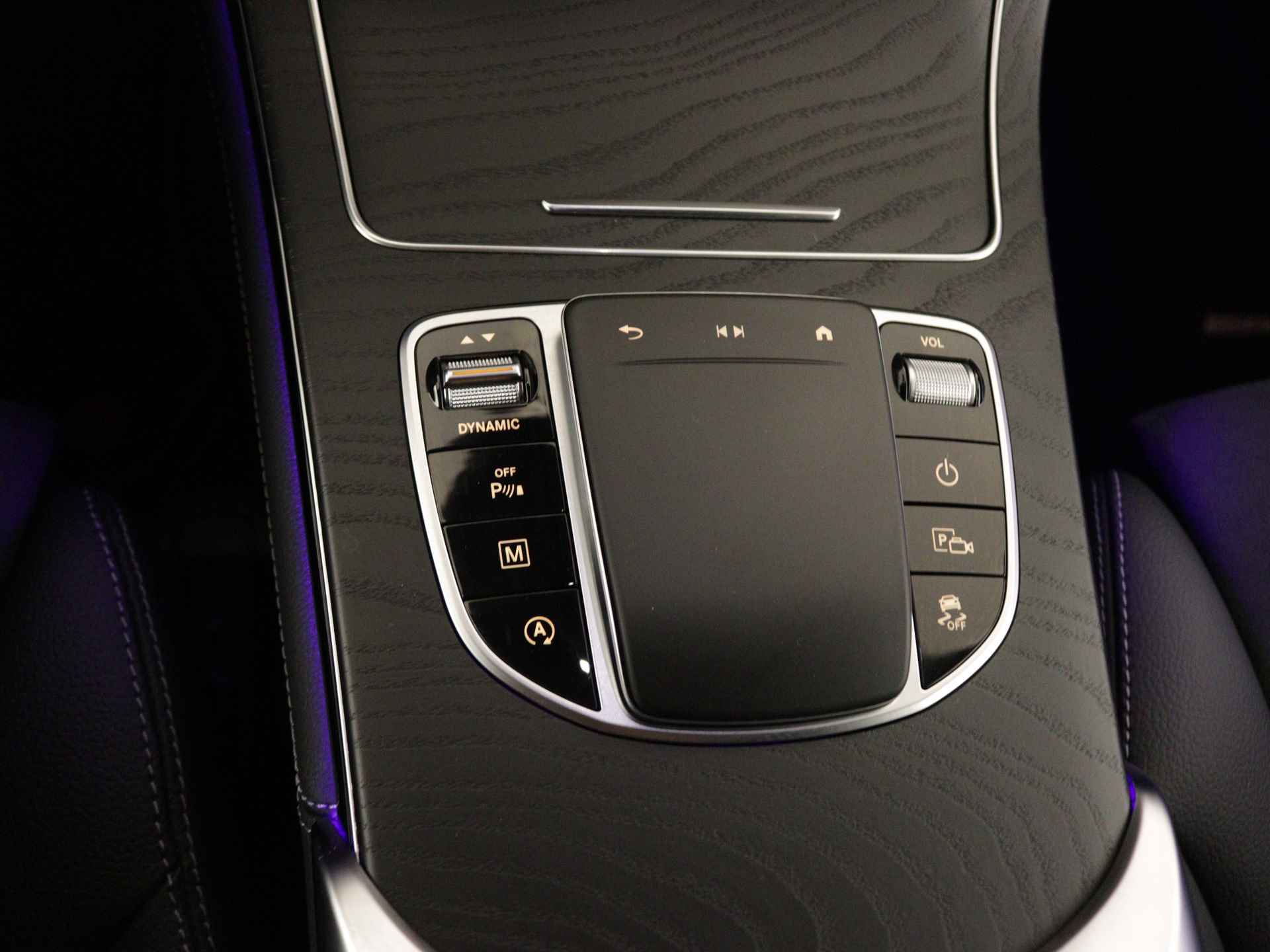 Mercedes-Benz GLC Coupé 200 4-MATIC AMG Nightpakket | Trekhaak | Alarm | Augmented Reality | Sfeerverlichting | Apple CarPlay | Inclusief 24 maanden Mercedes-Benz Certified garantie voor Europa. - 13/45