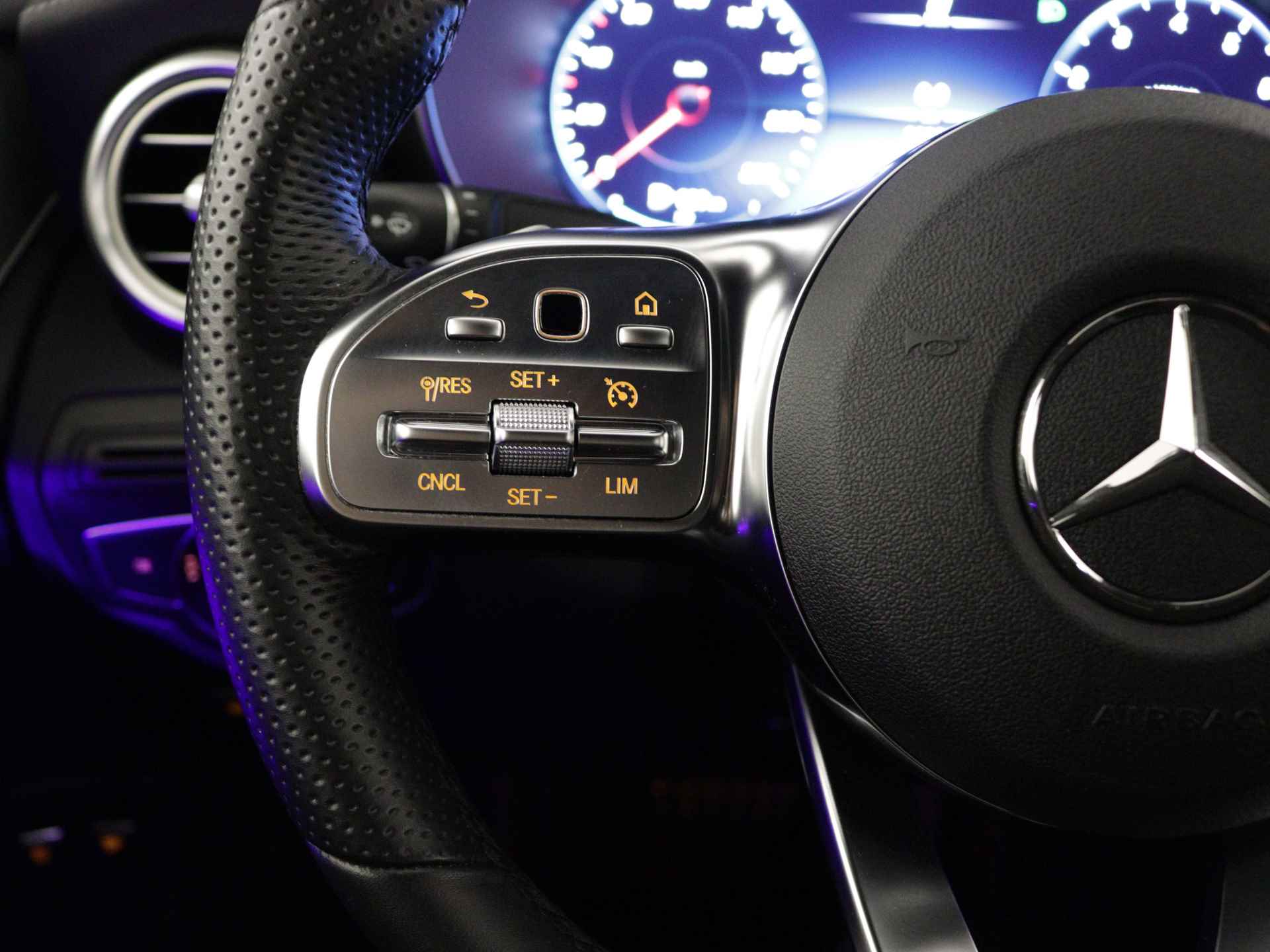 Mercedes-Benz GLC Coupé 200 4-MATIC AMG Nightpakket | Trekhaak | Alarm | Augmented Reality | Sfeerverlichting | Apple CarPlay | Inclusief 24 maanden Mercedes-Benz Certified garantie voor Europa. - 22/45