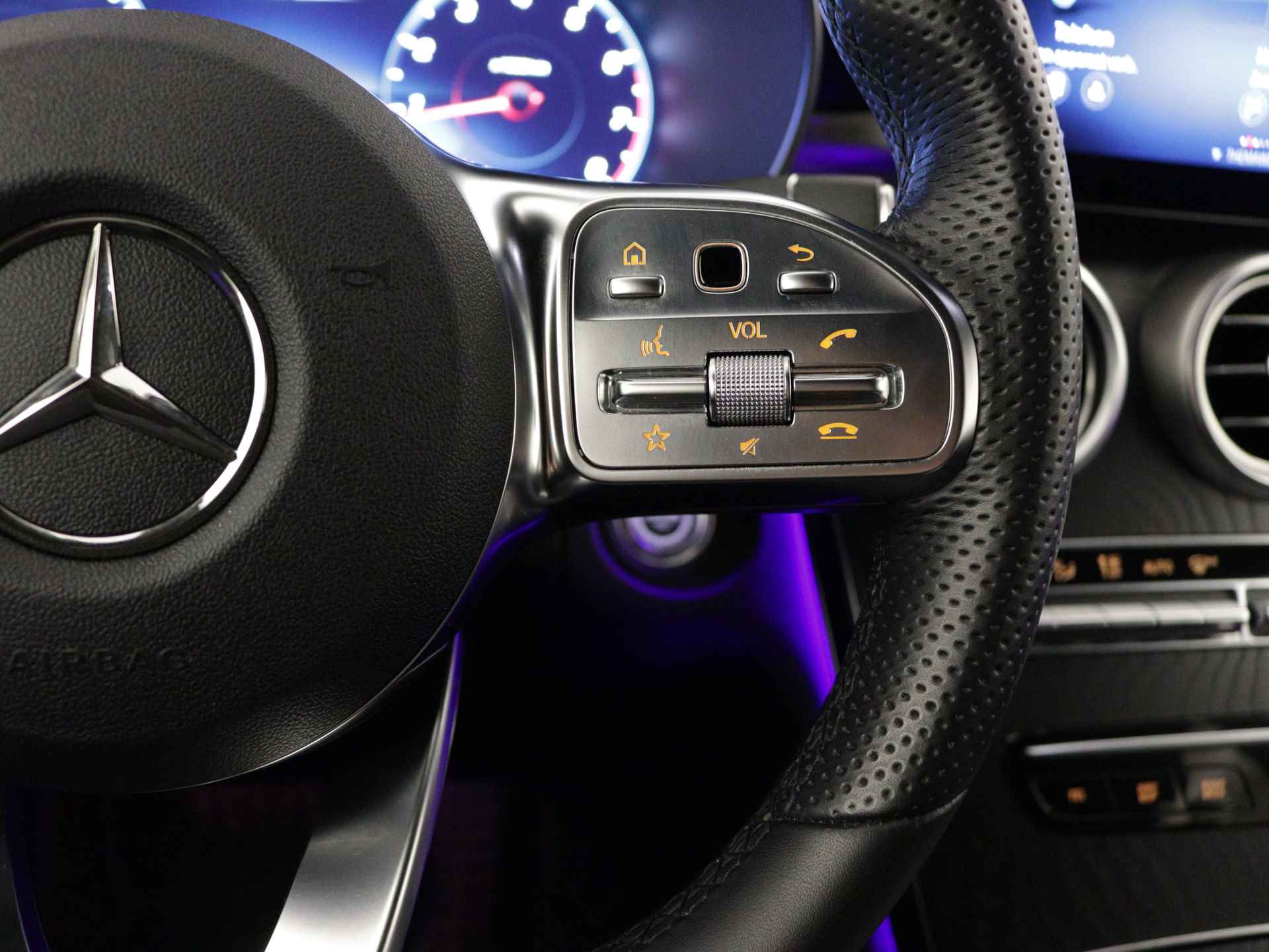 Mercedes-Benz GLC Coupé 200 4-MATIC AMG Nightpakket | Trekhaak | Alarm | Augmented Reality | Sfeerverlichting | Apple CarPlay | Inclusief 24 maanden Mercedes-Benz Certified garantie voor Europa. - 23/45