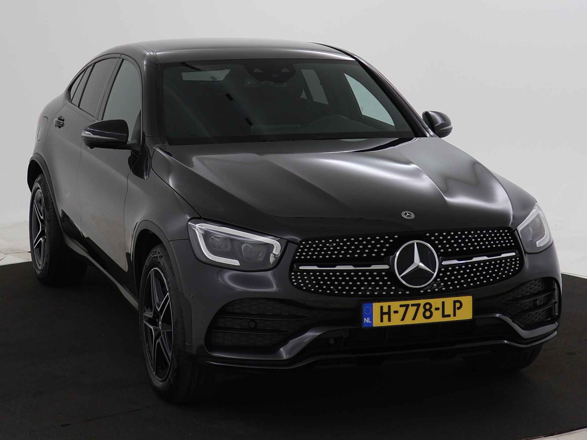 Mercedes-Benz GLC Coupé 200 4-MATIC AMG Nightpakket | Trekhaak | Alarm | Augmented Reality | Sfeerverlichting | Apple CarPlay | Inclusief 24 maanden Mercedes-Benz Certified garantie voor Europa. - 28/45