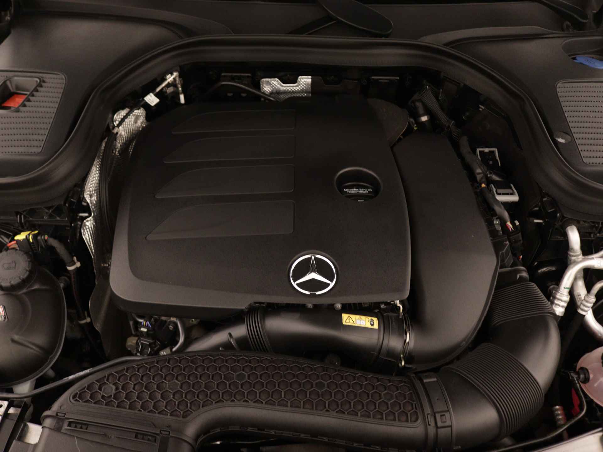 Mercedes-Benz GLC Coupé 200 4-MATIC AMG Nightpakket | Trekhaak | Alarm | Augmented Reality | Sfeerverlichting | Apple CarPlay | Inclusief 24 maanden Mercedes-Benz Certified garantie voor Europa. - 39/45