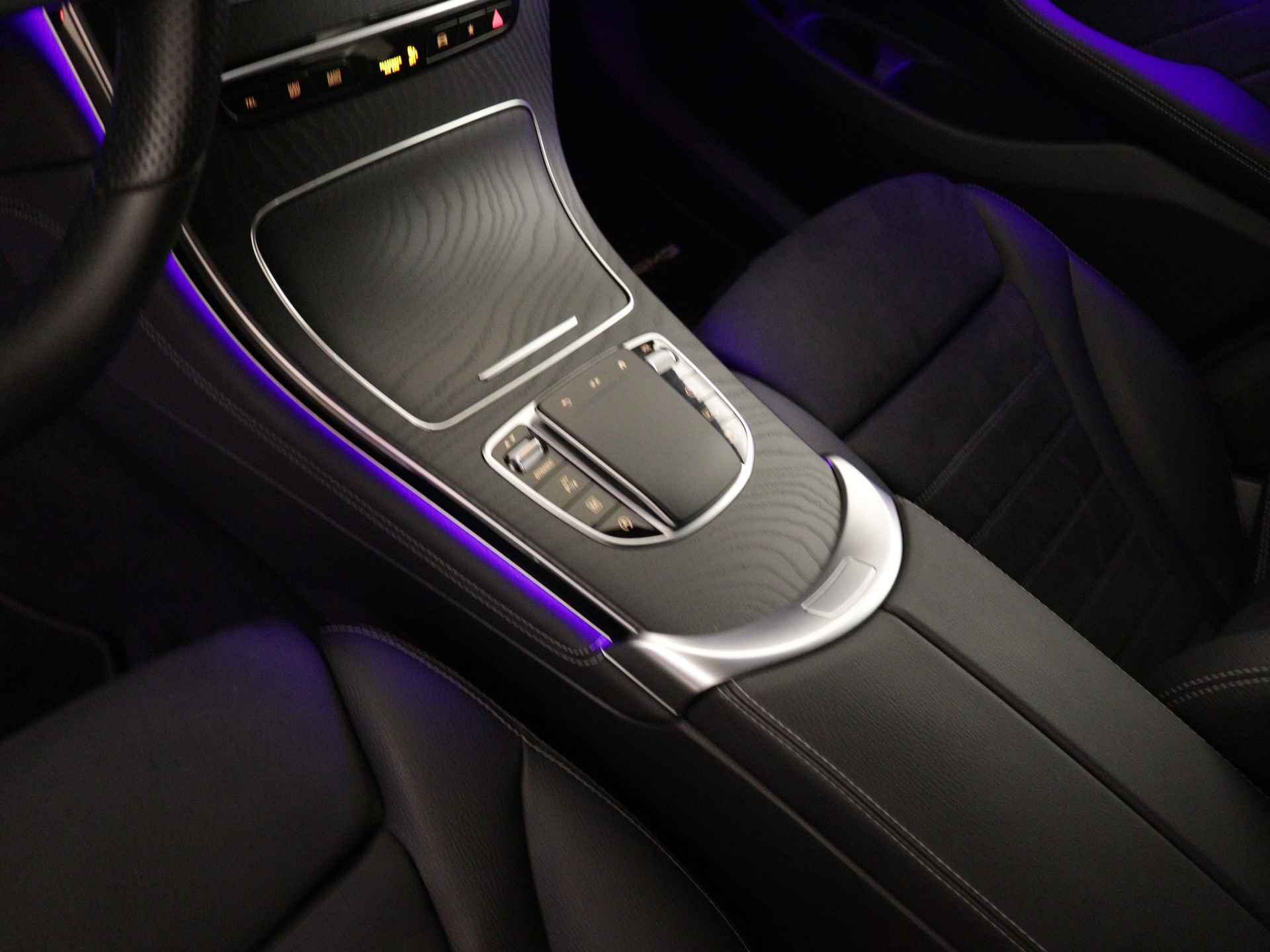 Mercedes-Benz GLC Coupé 200 4-MATIC AMG Nightpakket | Trekhaak | Alarm | Augmented Reality | Sfeerverlichting | Apple CarPlay | Inclusief 24 maanden Mercedes-Benz Certified garantie voor Europa. - 42/45